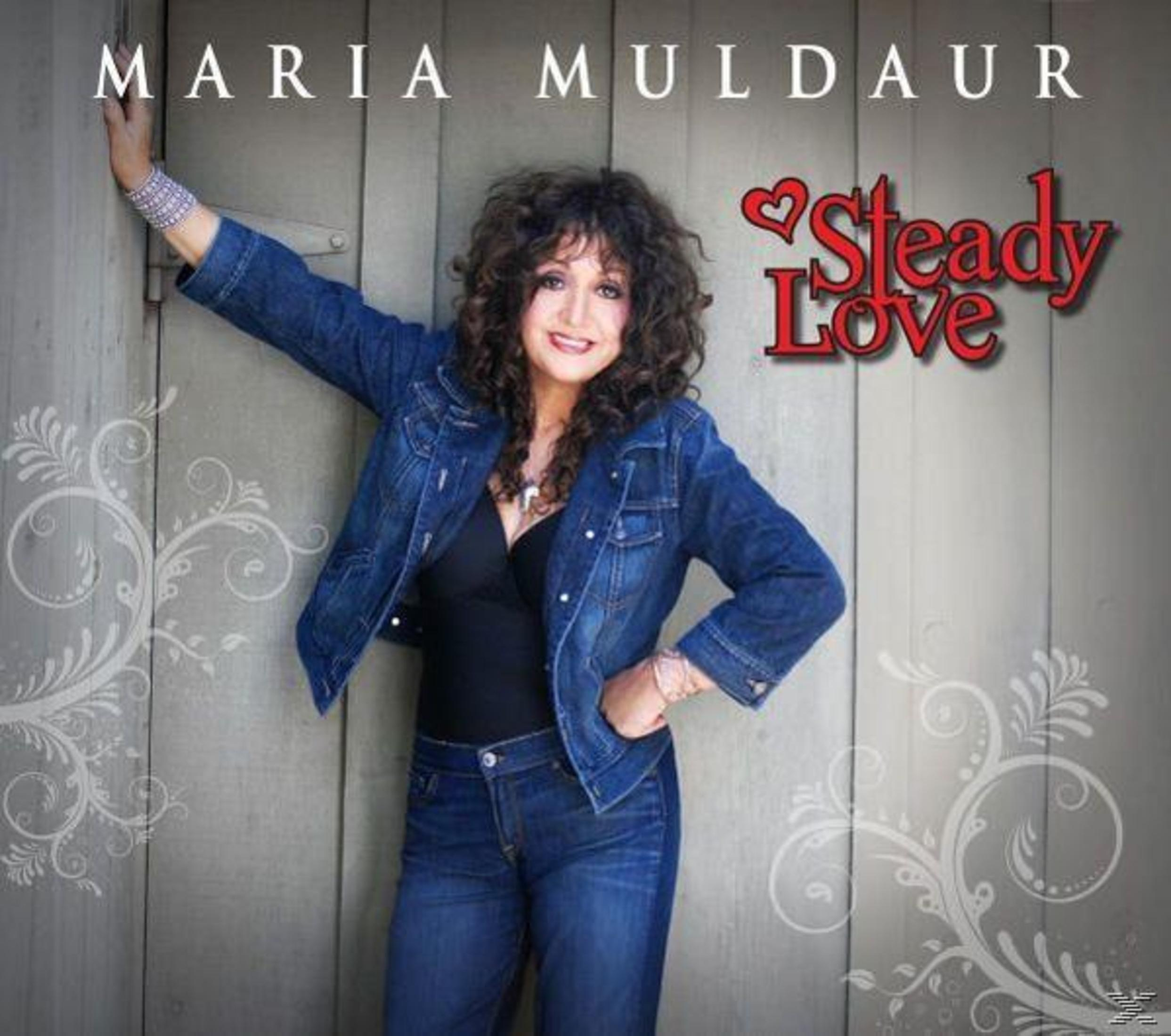 Maria Muldaur staat in spijkergoed te lachen. De albumnaam is 'Steady Love'.
