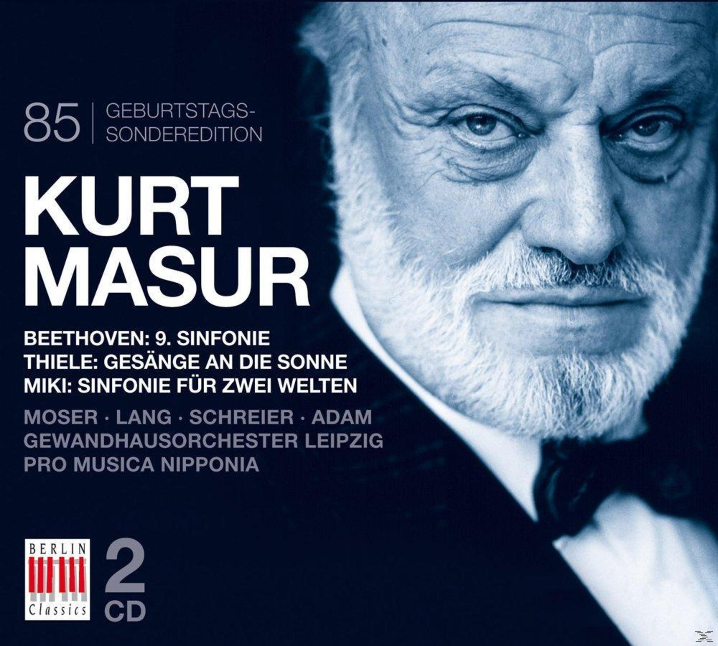 CD-hoes. Kurt Masur, lachend. Titel: 'Kurt Masur'. Tekst met componisteninfo.