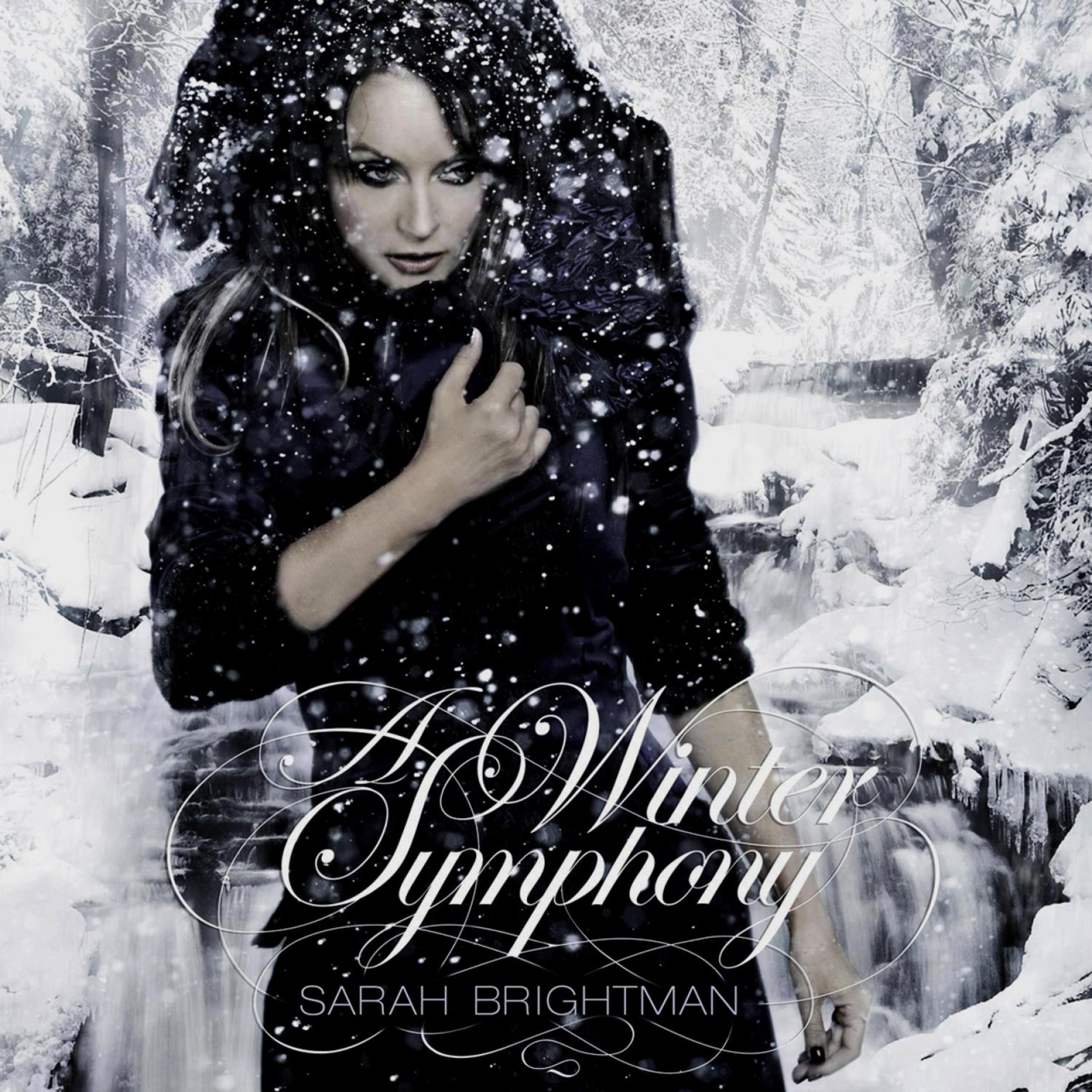 Pochette d'album de Sarah Brightman dans une forêt enneigée, vêtue d'une robe noire et d'un manteau à col de fourrure.