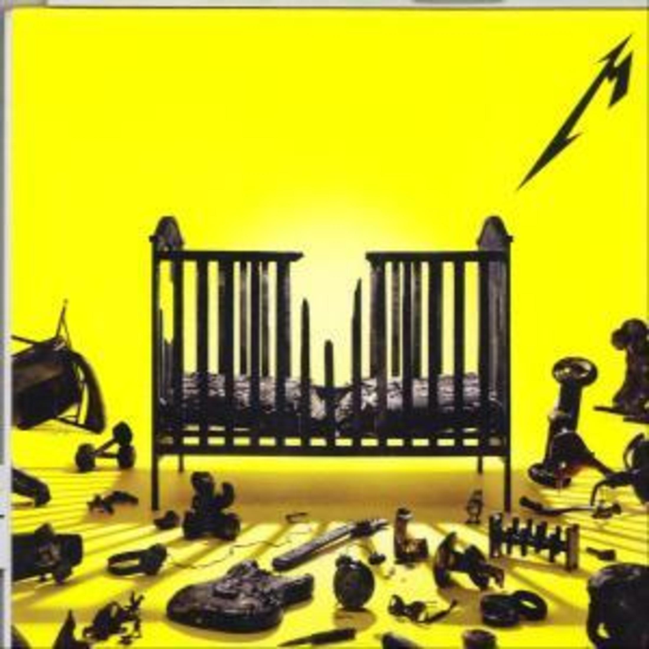 Albumhoes met een zwart ledikantje omgeven door speelgoed op een gele achtergrond. Metallica-logo is aanwezig.