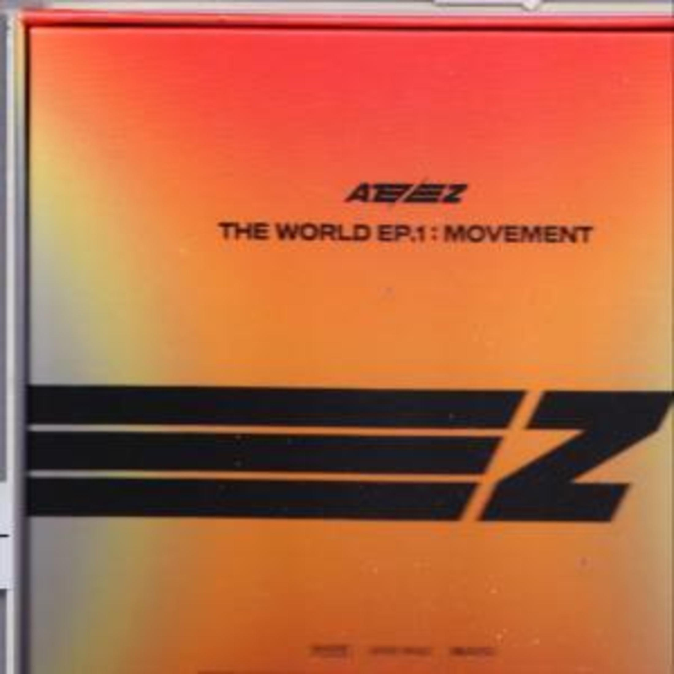 Albumhoes met oranje verloop, zwarte tekst: ATEEZ, The World EP.1: Movement en logo.