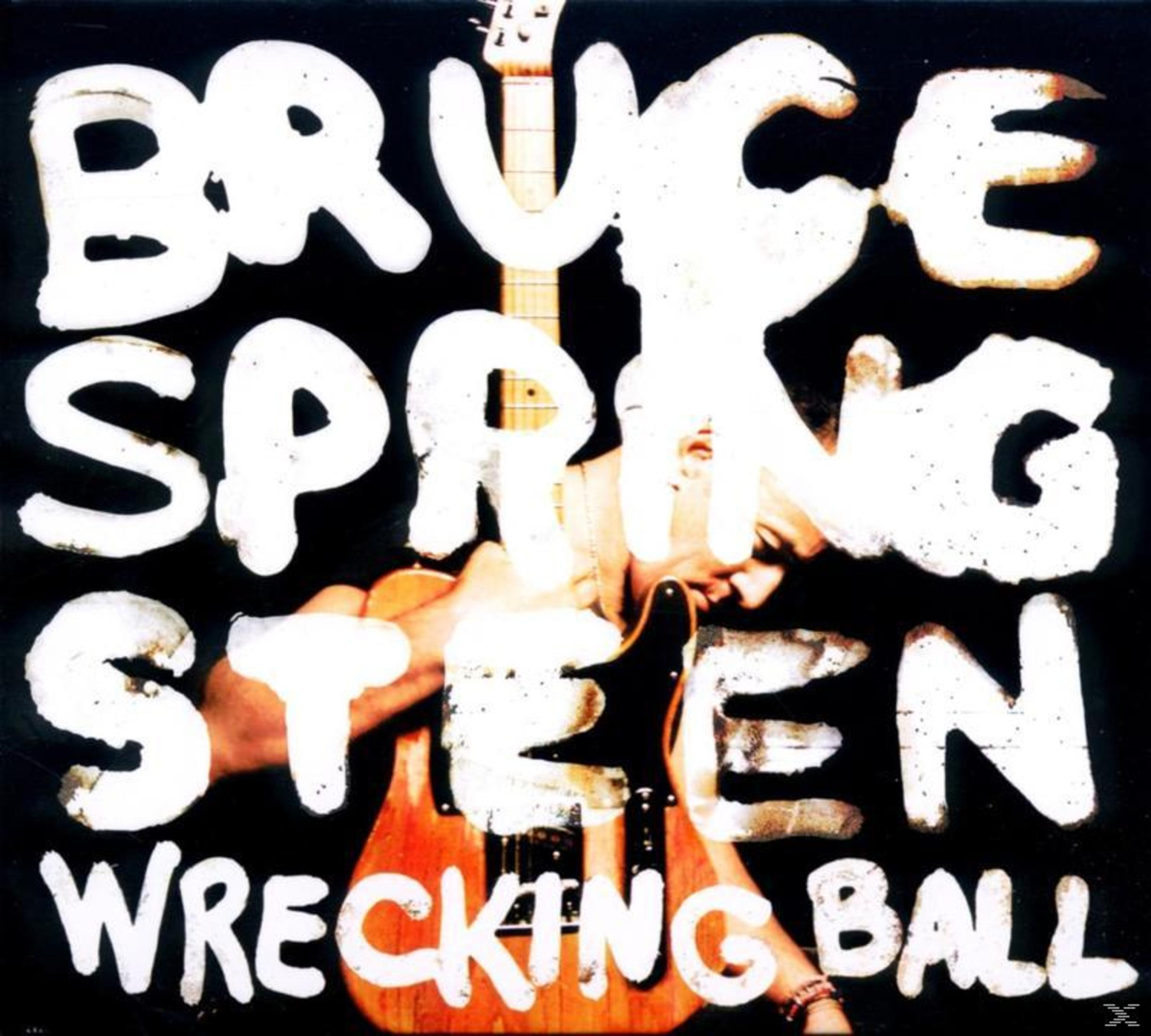 Albumhoes: Bruce Springsteen, 'Wrecking Ball'. Grote witte tekst over een gitaar en het gezicht van de artiest.