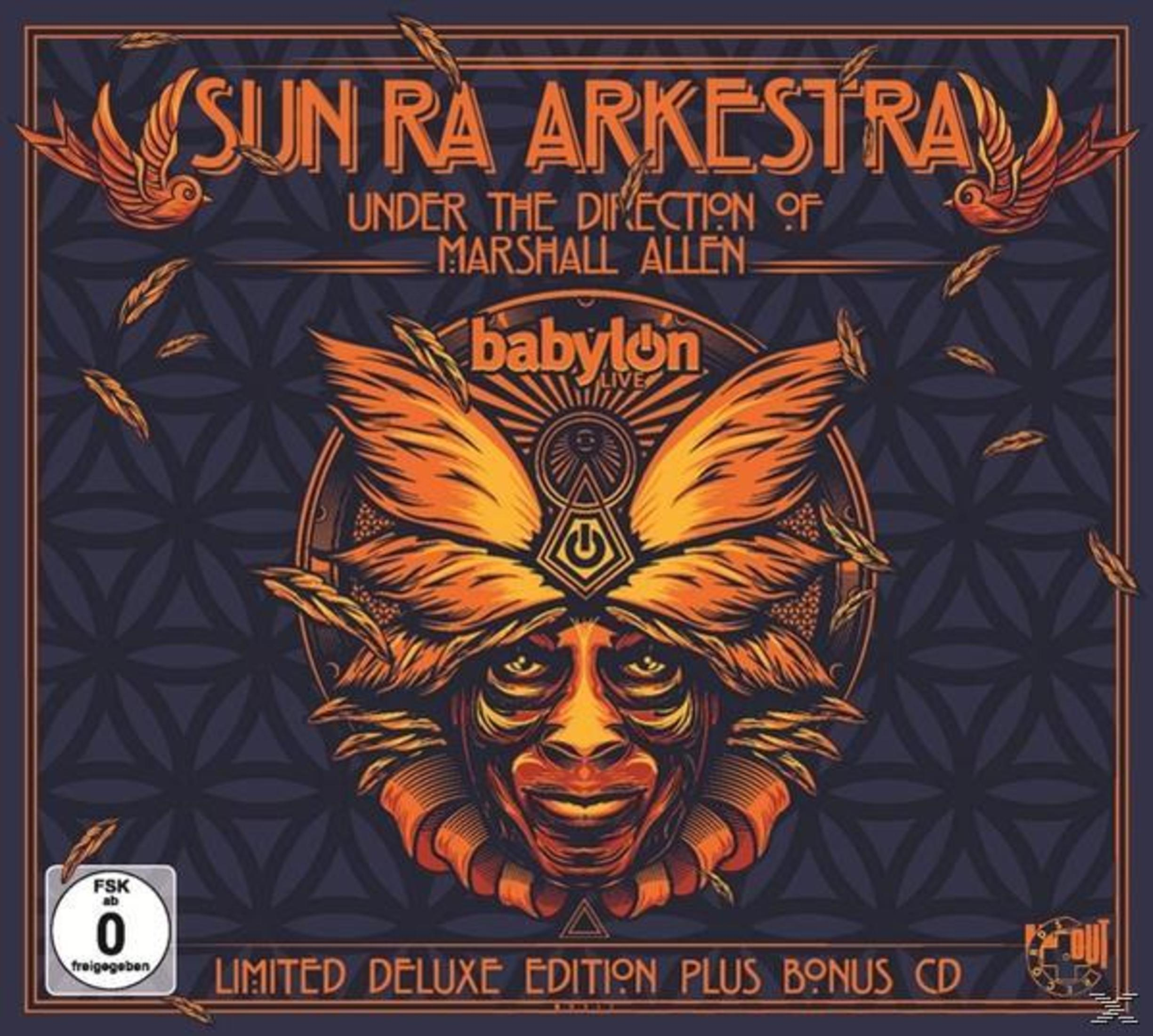 Albumhoes met een oranje figuur met vleugels, tekst 'Sun Ra Arkestra' en 'Babylon Live' op een donkere achtergrond.