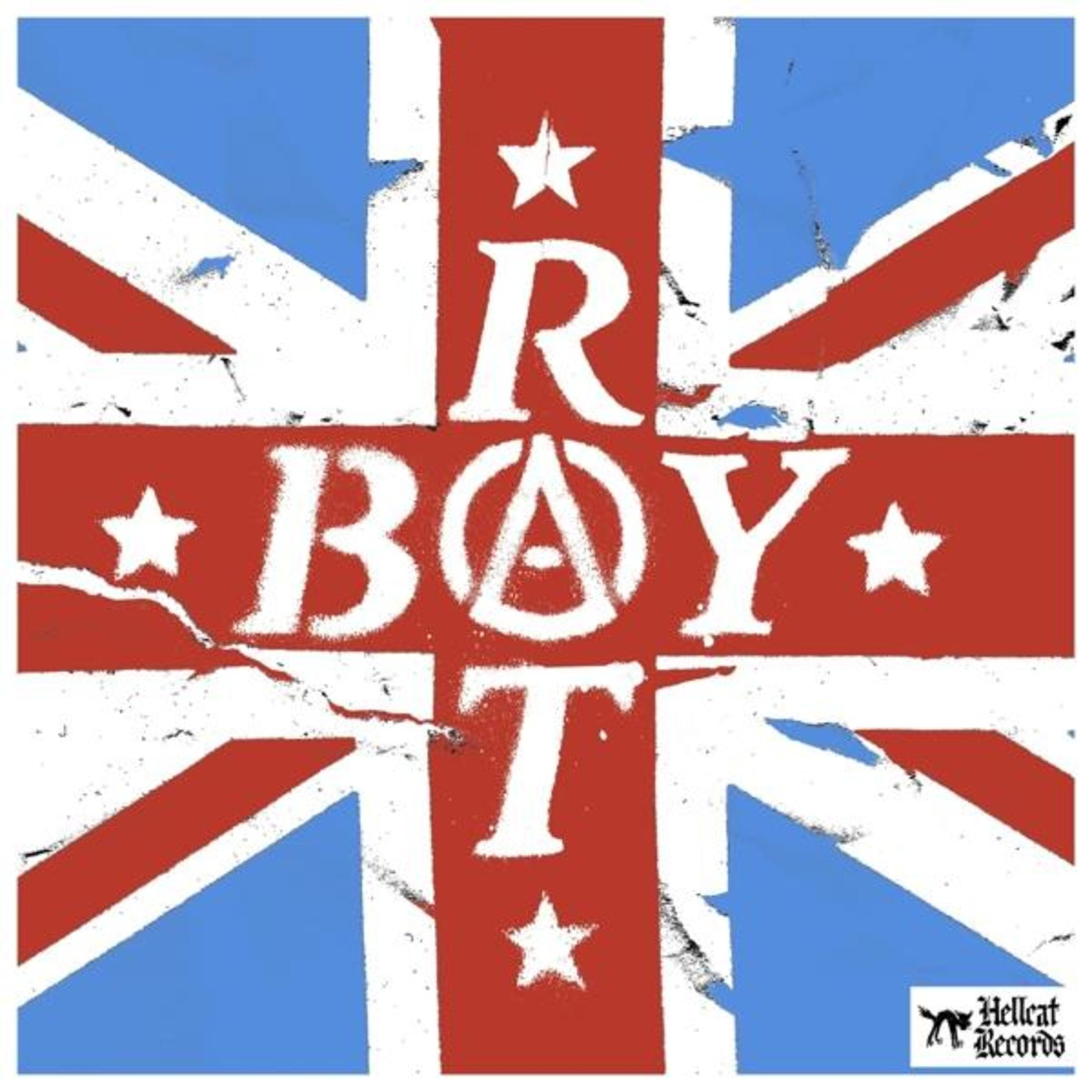 Albumhoes met een Union Jack-ontwerp en het woord 'RIOT'.