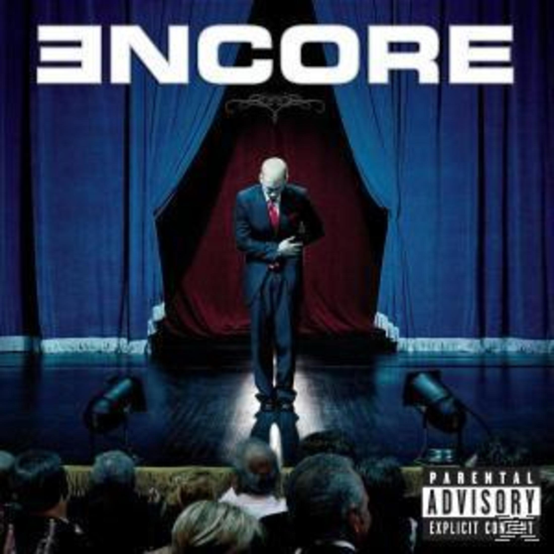 Eminem albumhoes, getiteld 'Encore', Eminem staat op het podium, publiek vooraan.