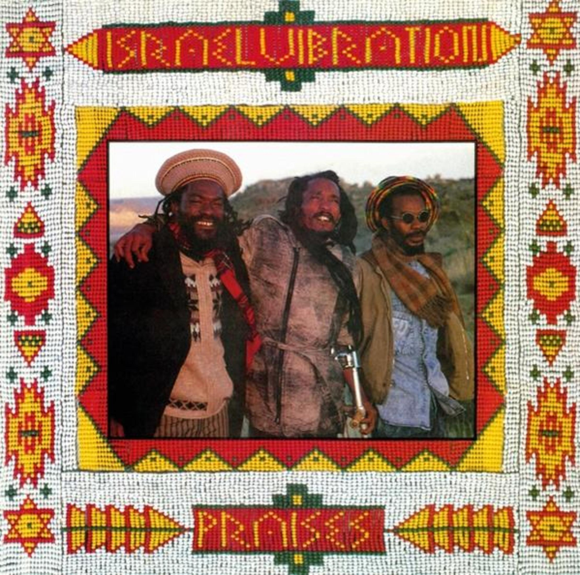 Copertina dell'album con tre uomini in una cornice di perline colorate, il titolo dell'album 'Praises'.