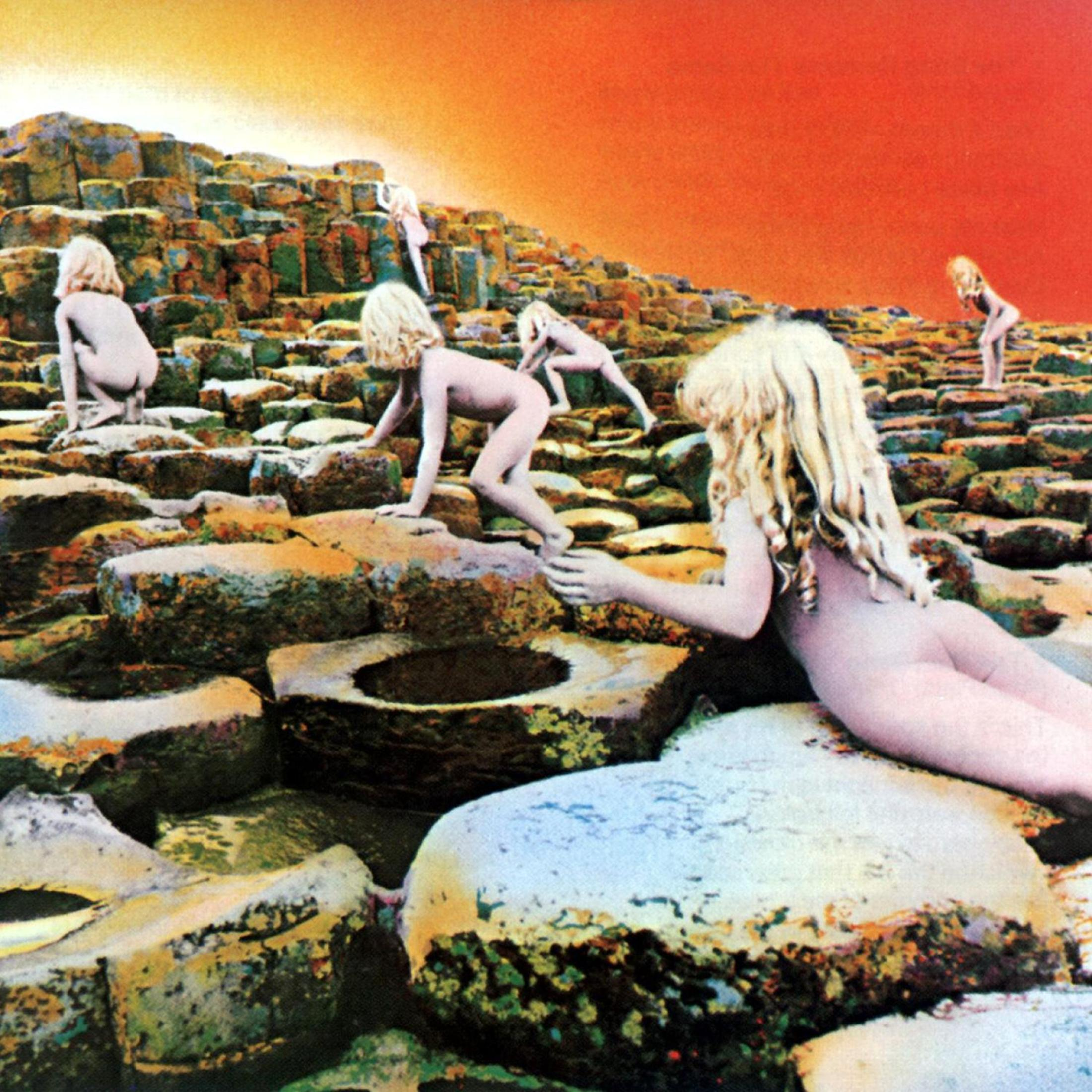 Copertina dell'album, persone sulle rocce, cielo arancione. Le figure sono nude, con sfondo giallo.