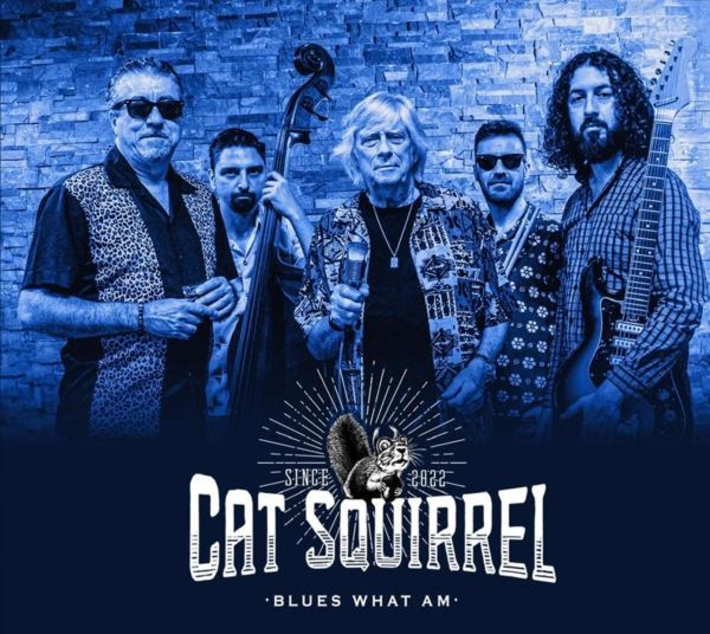 Foto della band. Cinque uomini davanti a un muro di mattoni, il testo 'Cat Squirrel Blues What Am'.