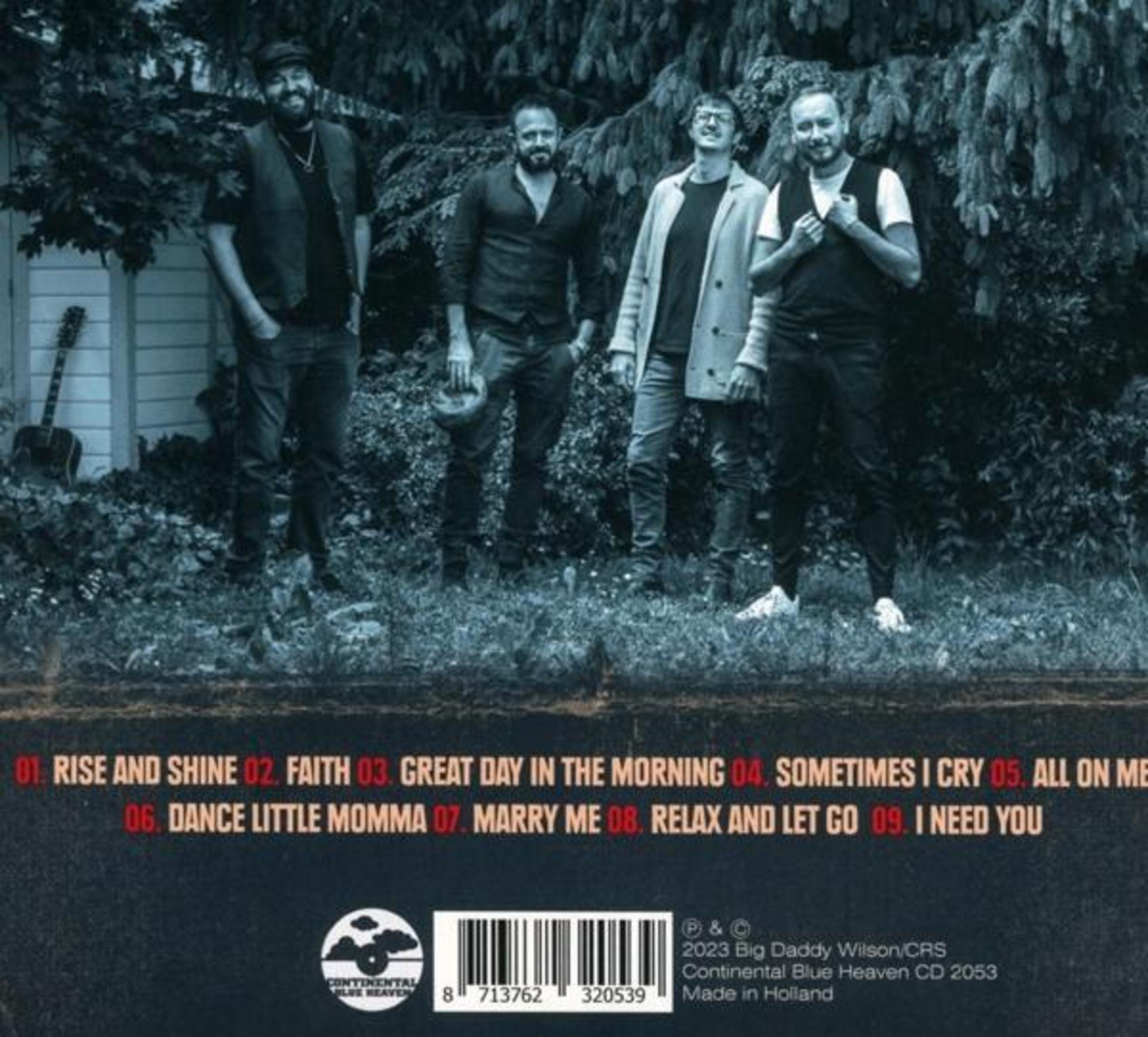 Achterkant van het album met bandleden. De tekst luidt album tracklist en copyright info.