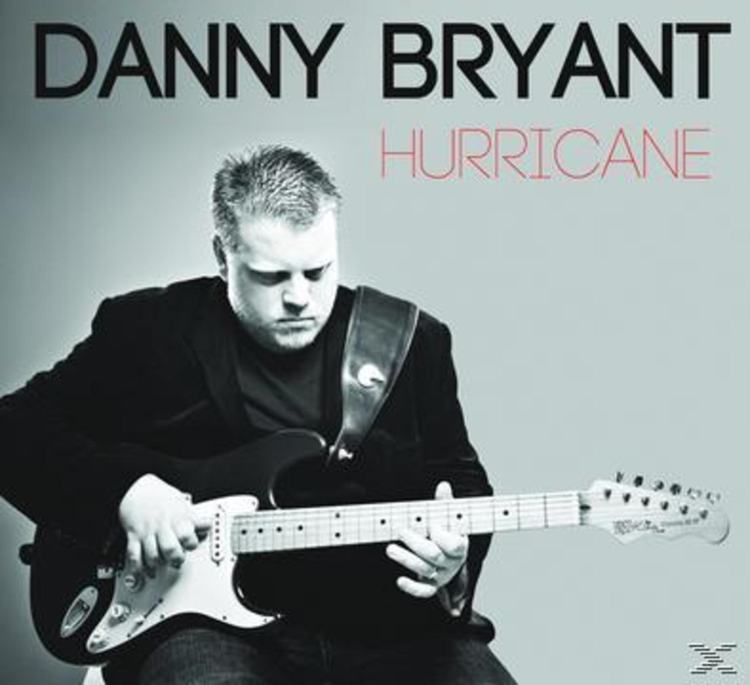 Pochette d'album avec Danny Bryant jouant de la guitare et le mot 'Hurricane'.