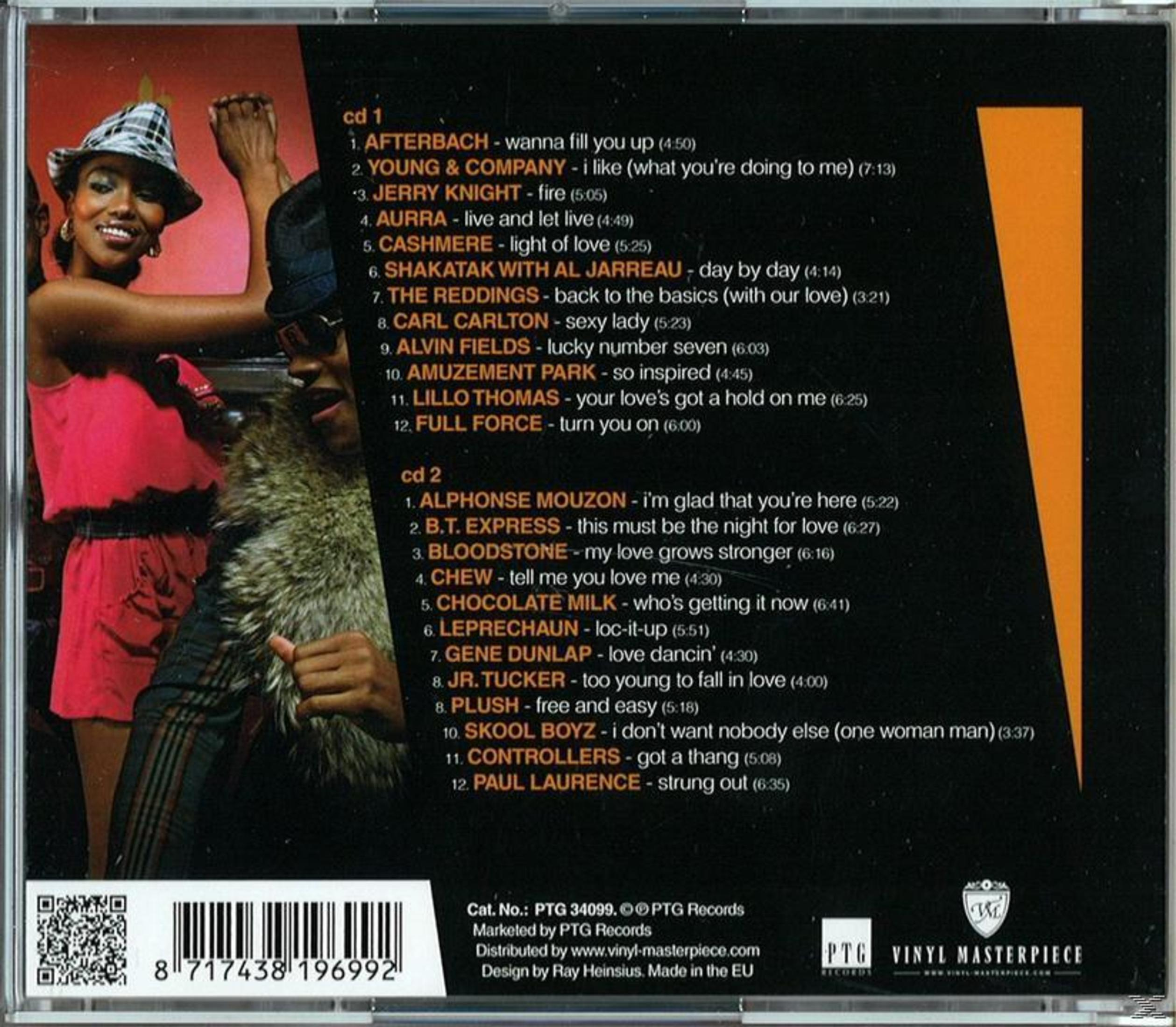 Pochette d'album avec un couple et une liste des titres. La femme et l'homme regardent la caméra.