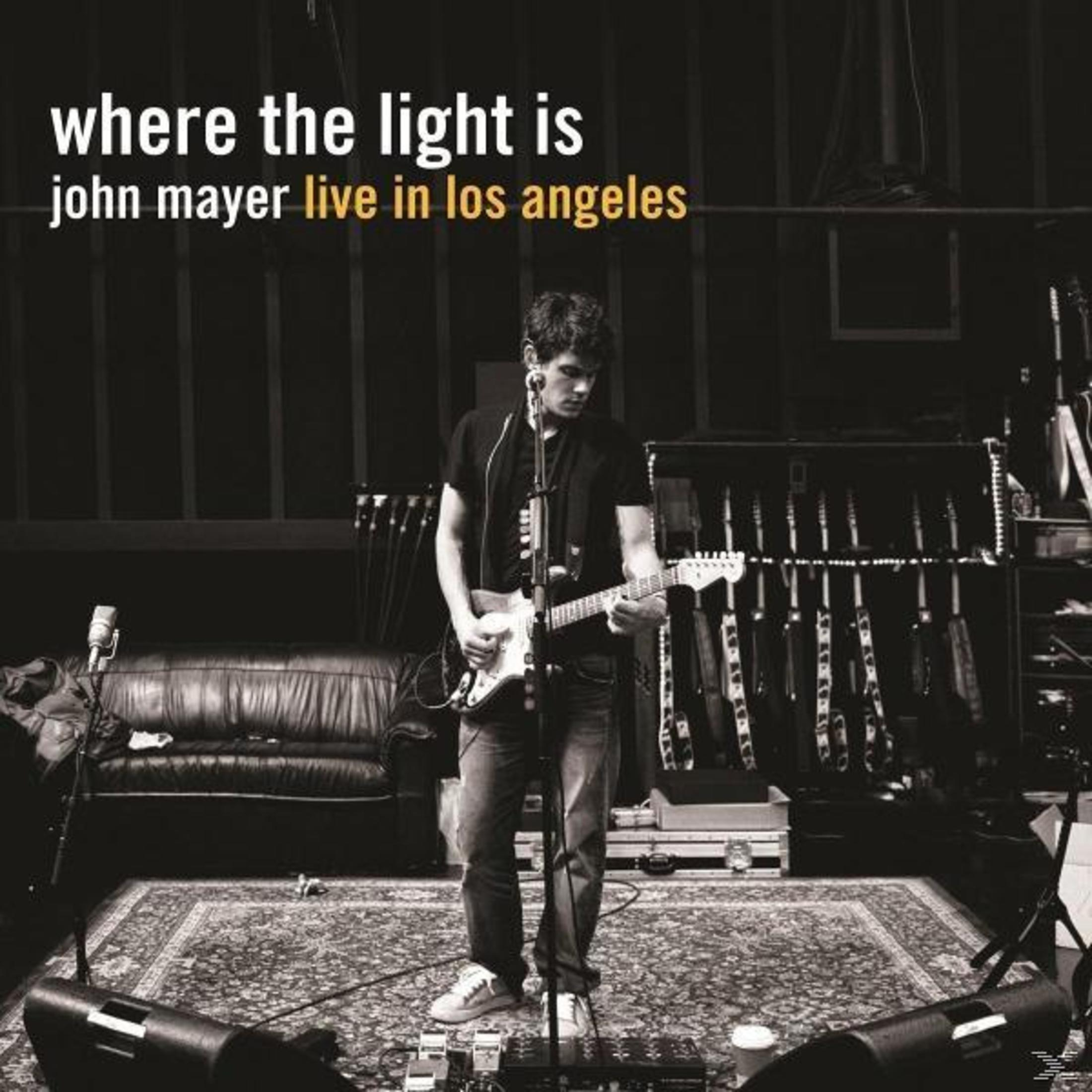 Albumcover: John Mayer 'Where the Light Is'. Ein Mann spielt Gitarre auf einer Bühne.