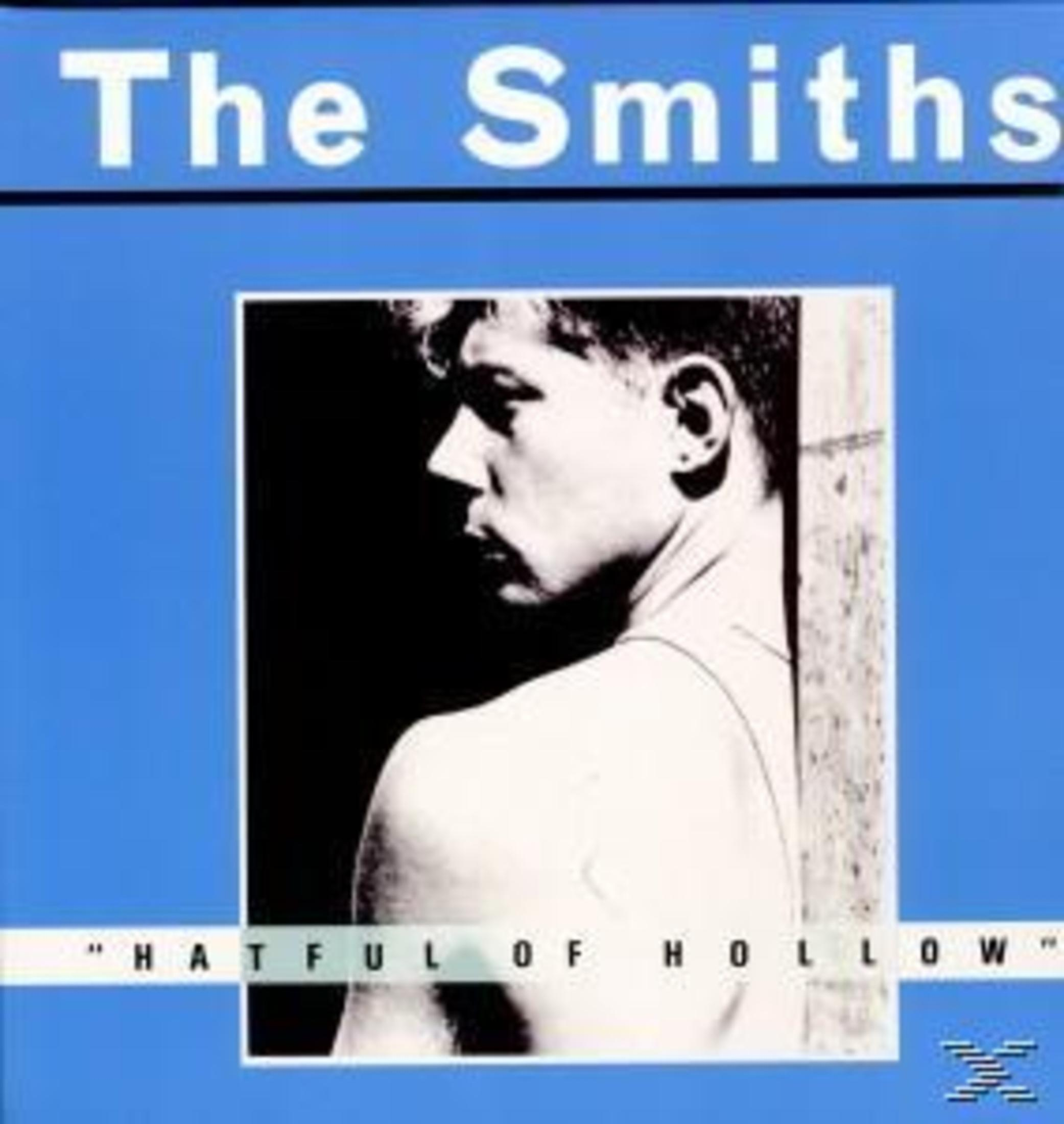 Albumhoes met een man in een wit shirt. Blauwe achtergrond, tekst: The Smiths.