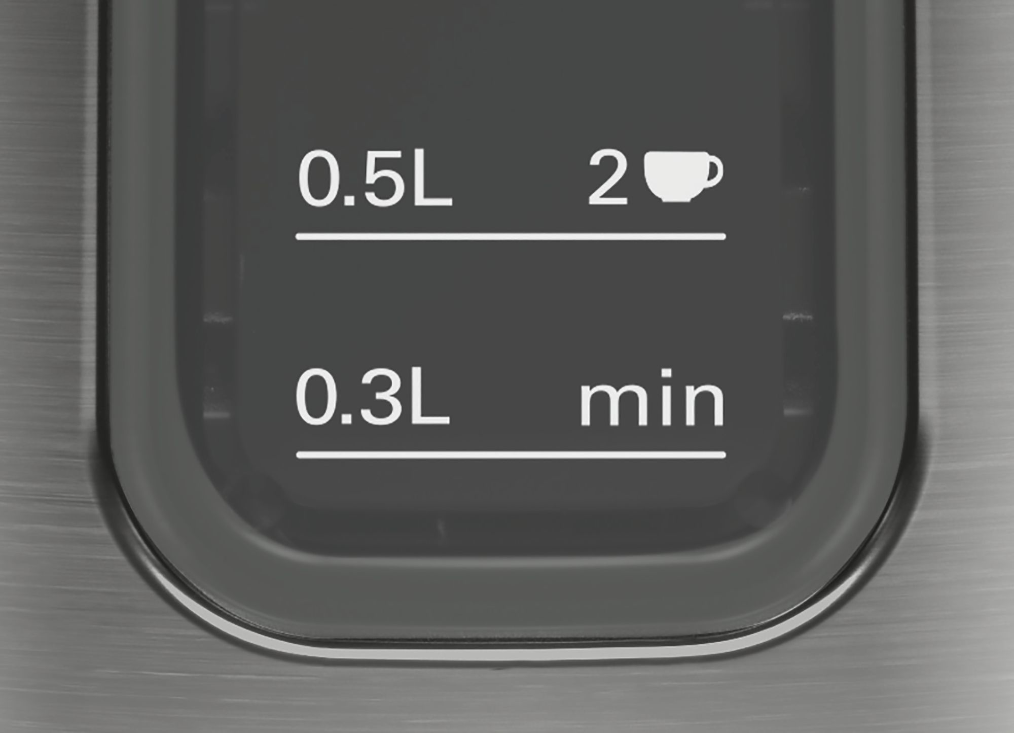 Zbliżenie cyfrowego wyświetlacza z etykietami 0,5L, 2 filiżanki i 0,3L, min.