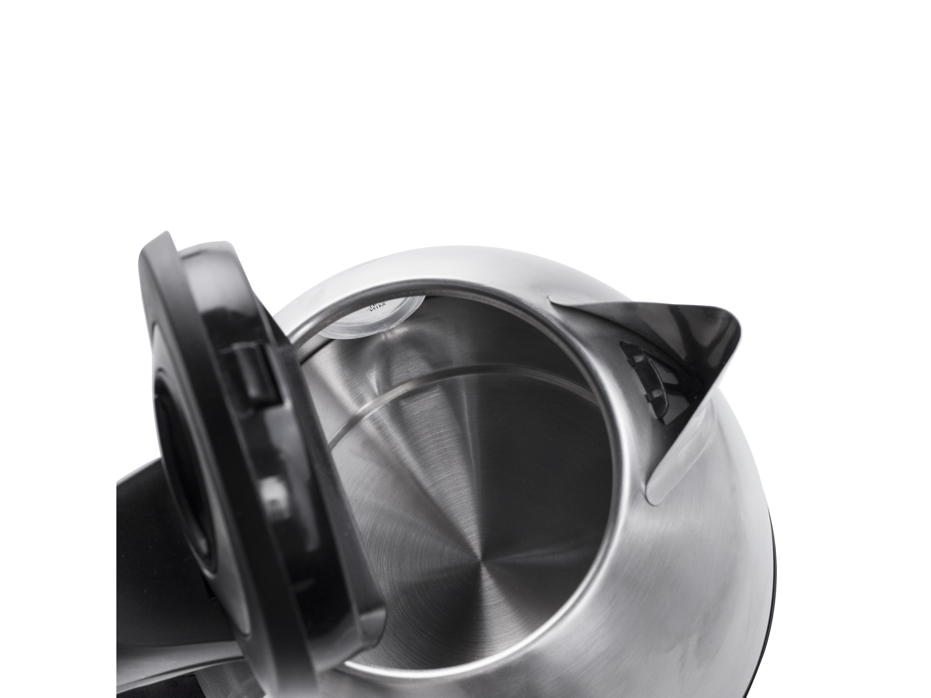 Zbliżenie czajnika elektrycznego ze stali nierdzewnej z otwartą pokrywą.