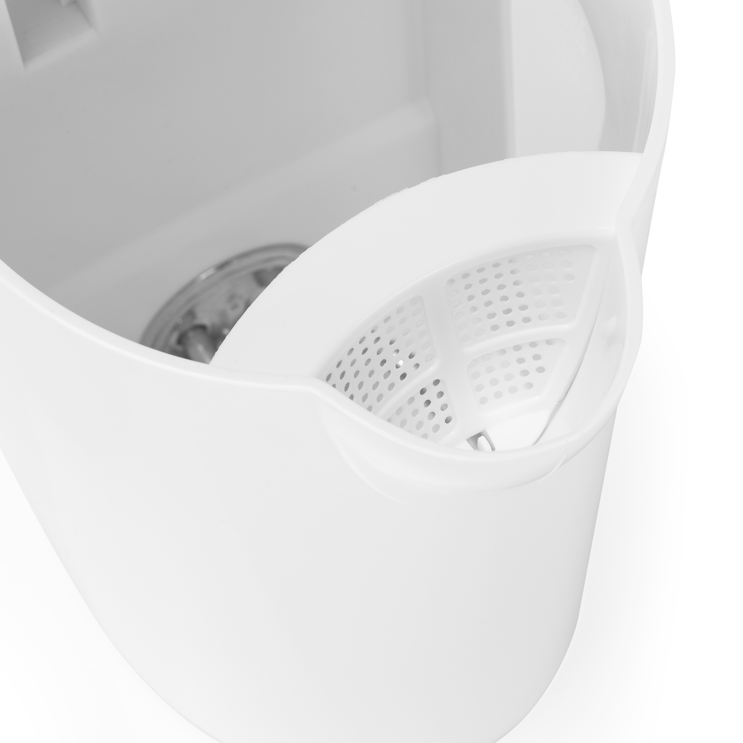 Zbliżenie białej plastikowej części z konstrukcją przypominającą sitko wewnątrz białego pojemnika.