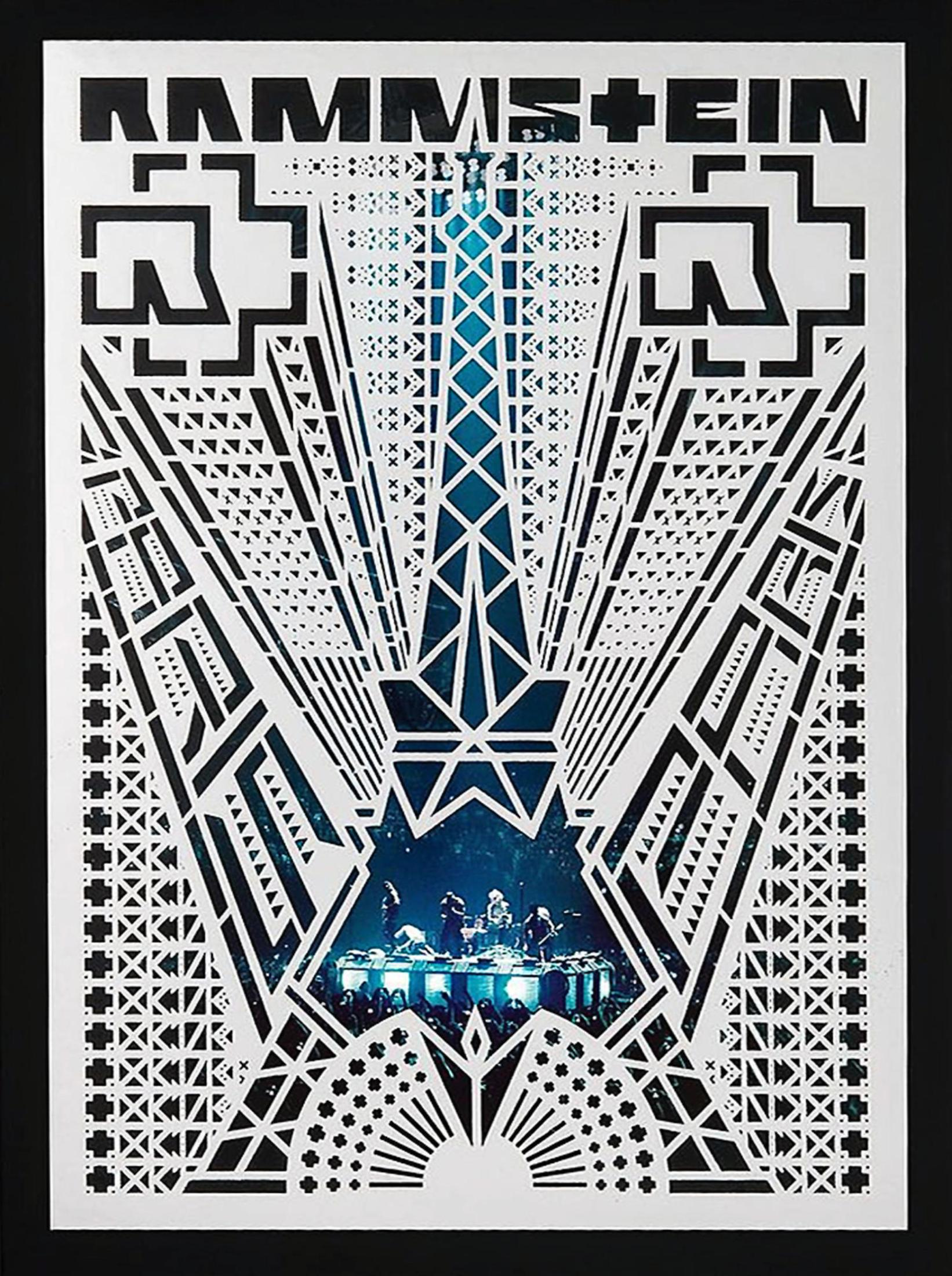Rammstein-Konzertposter in einem Ausschnittdesign. Zeigt die Band auf der Bühne.
