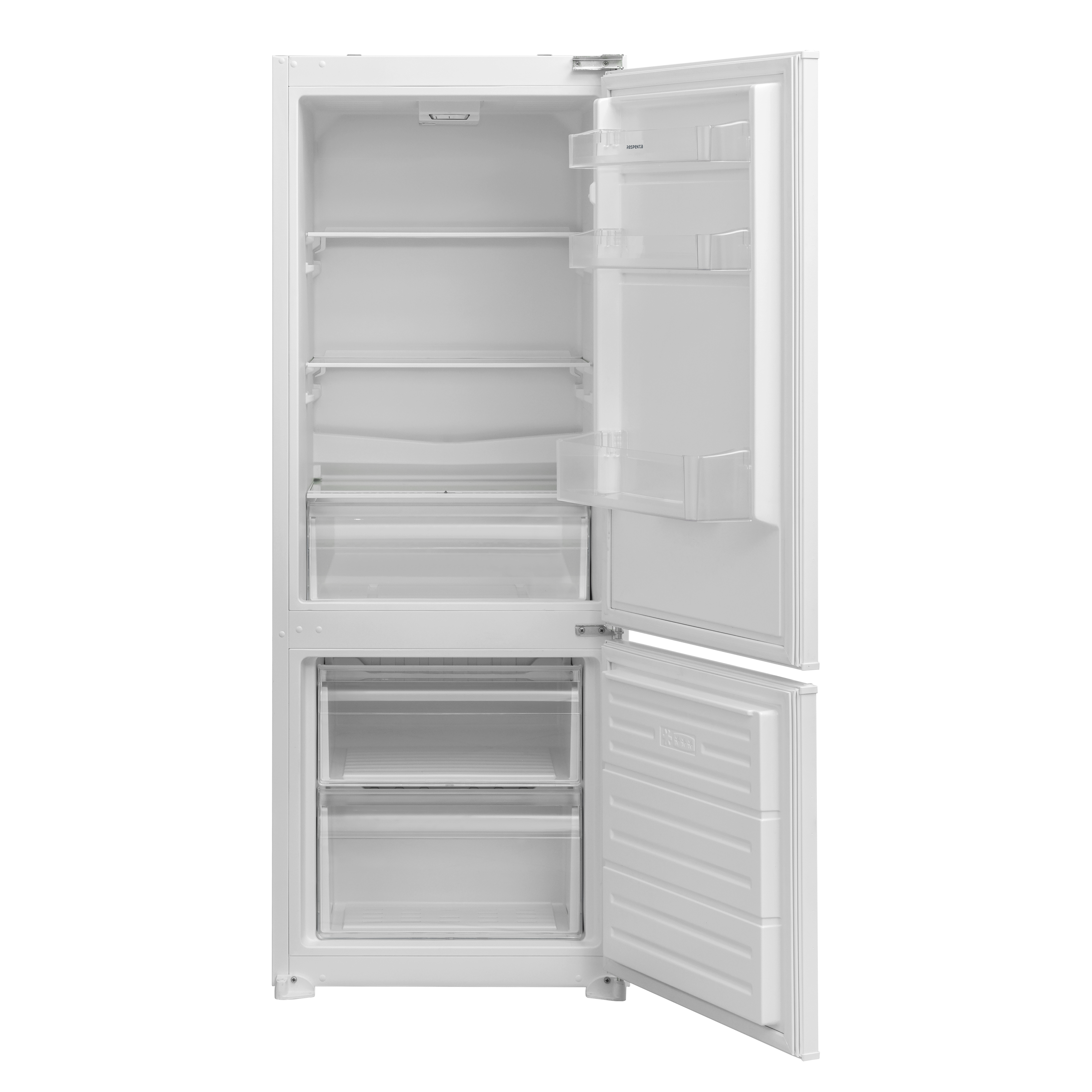 Weißer Kühlschrank mit geöffneten Türen, die Regale, Schubladen und Innenraum zeigen. Der Hintergrund ist dunkel.