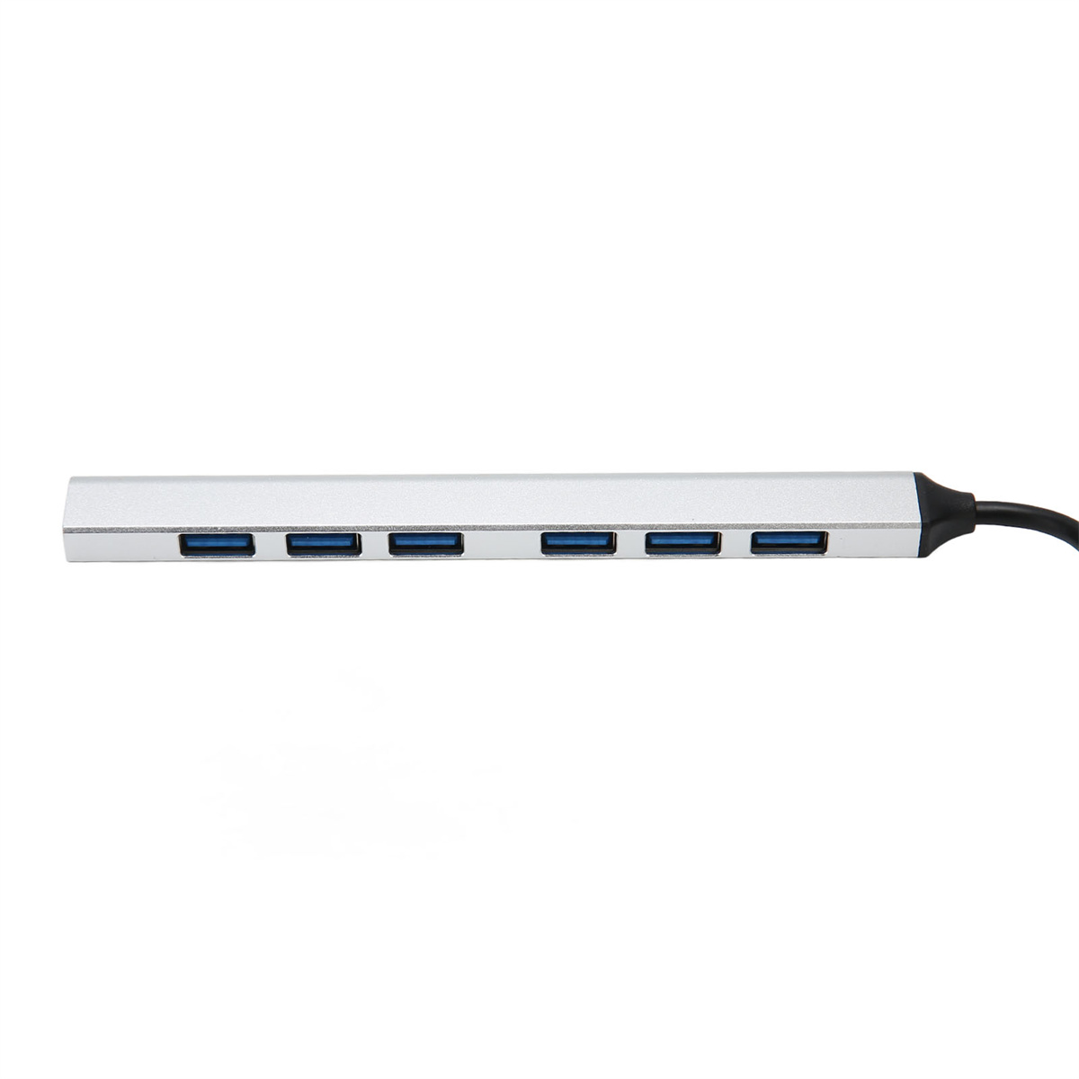 Silberner USB-Hub mit sieben USB-Anschlüssen und einem schwarzen Kabel, isoliert auf weißem Hintergrund.