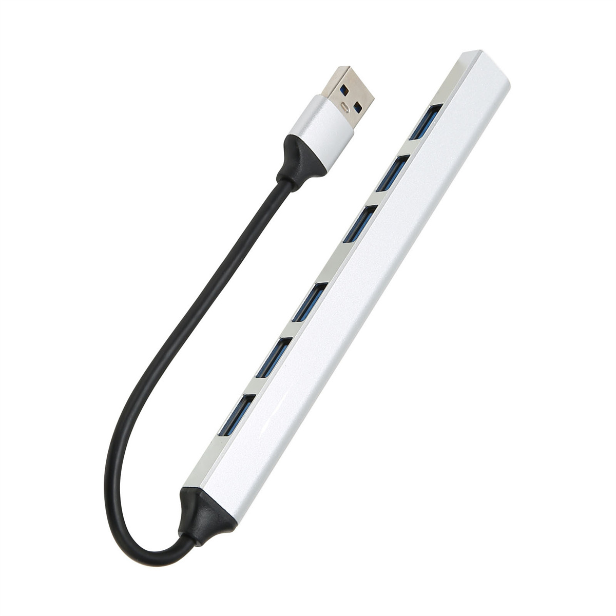 Ein silberner USB-Hub mit 7 Anschlüssen, ein schwarzes Kabel und ein weißer Hintergrund.