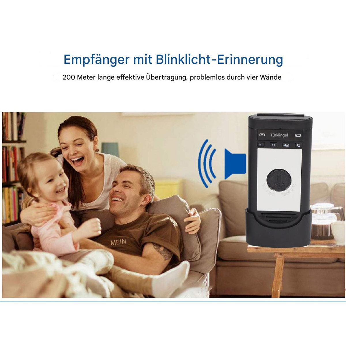 Eine Familie, die lächelt, betrachtet ein Gerät mit einem Lautsprecher. Eine blaue Schallwelle neben dem Gerät.