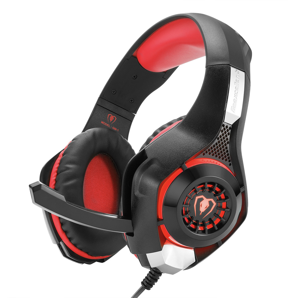 Schwarze und rote Gaming-Kopfhörer. Die Kopfhörer befinden sich auf weißem Hintergrund.