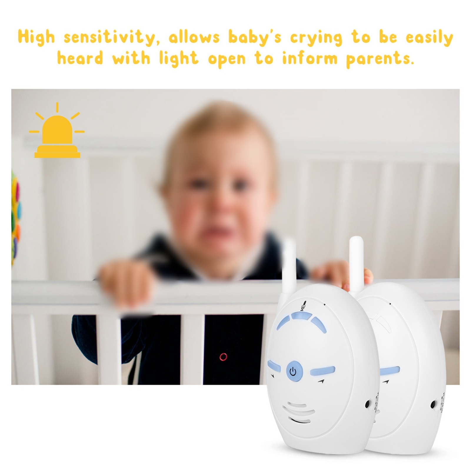 Zwei weiße Babyphone in einem Kinderbett mit einem verschwommenen Baby im Hintergrund. Text zeigt hohe Empfindlichkeit.