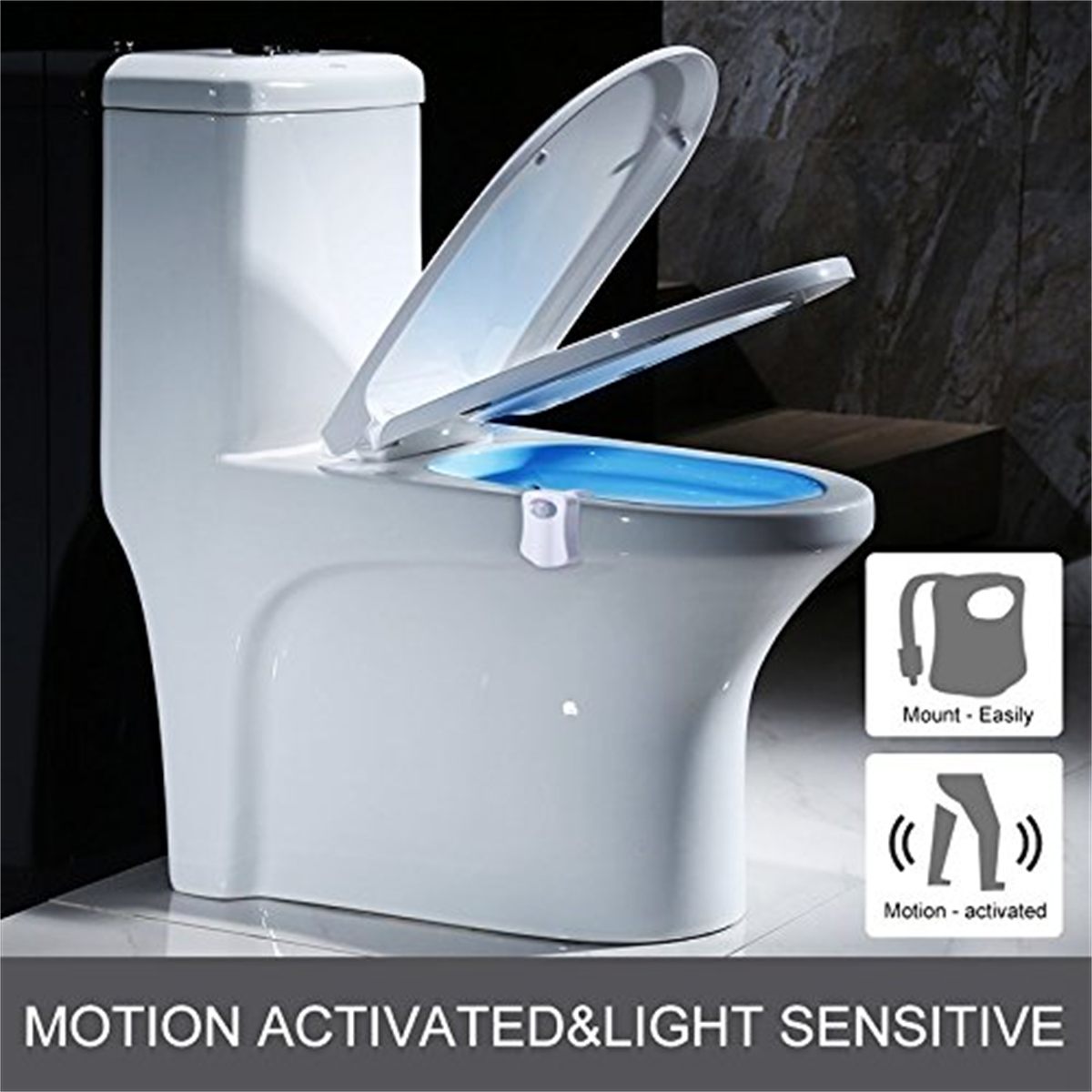Eine weiße Toilette mit offenem Sitz und Deckel. Die Toilette hat einen bewegungsaktivierten Lichtsensor.