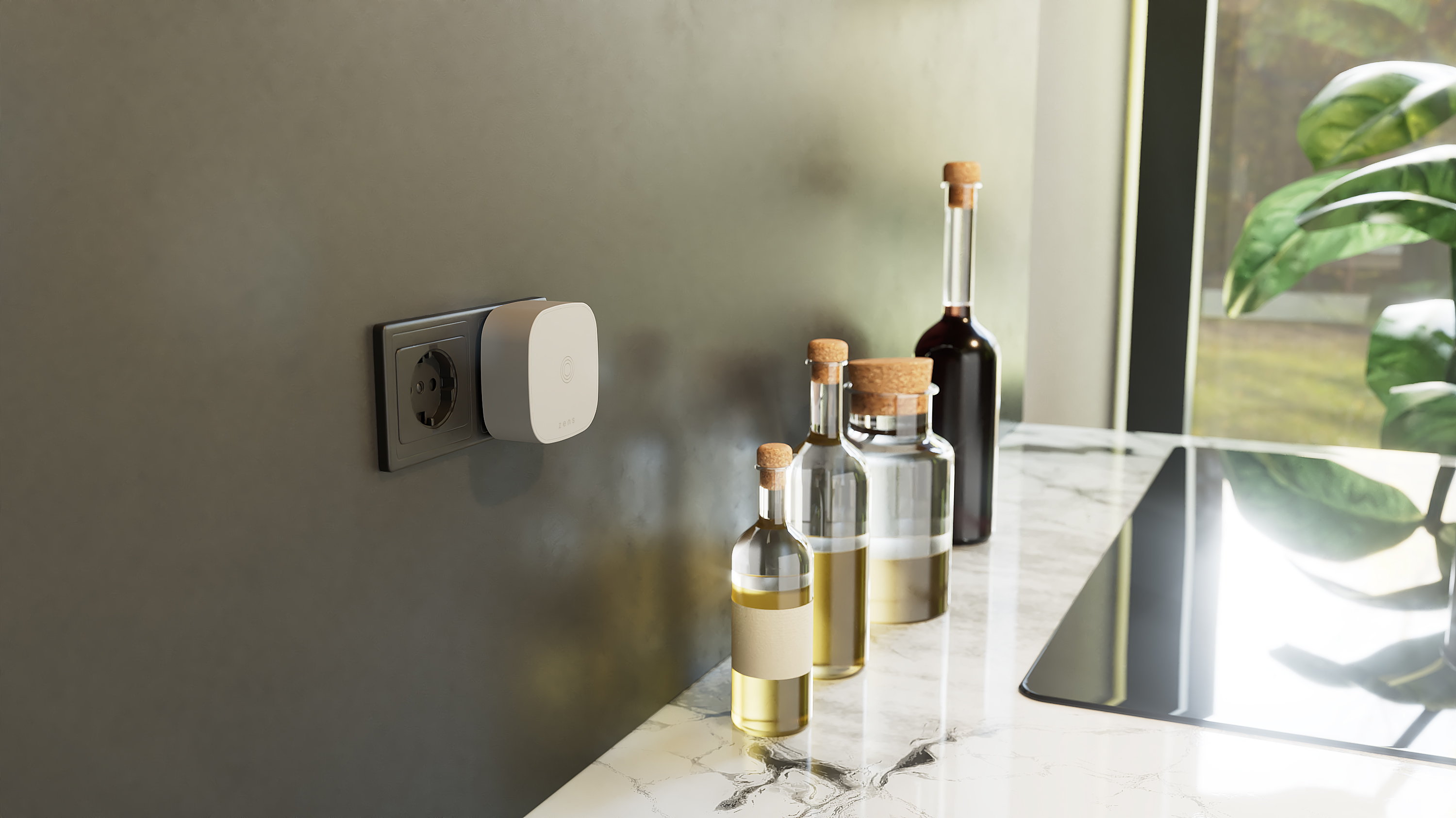 Ein weißer Smart Plug in einer Steckdose, mit Flaschen und einer Theke im Hintergrund.