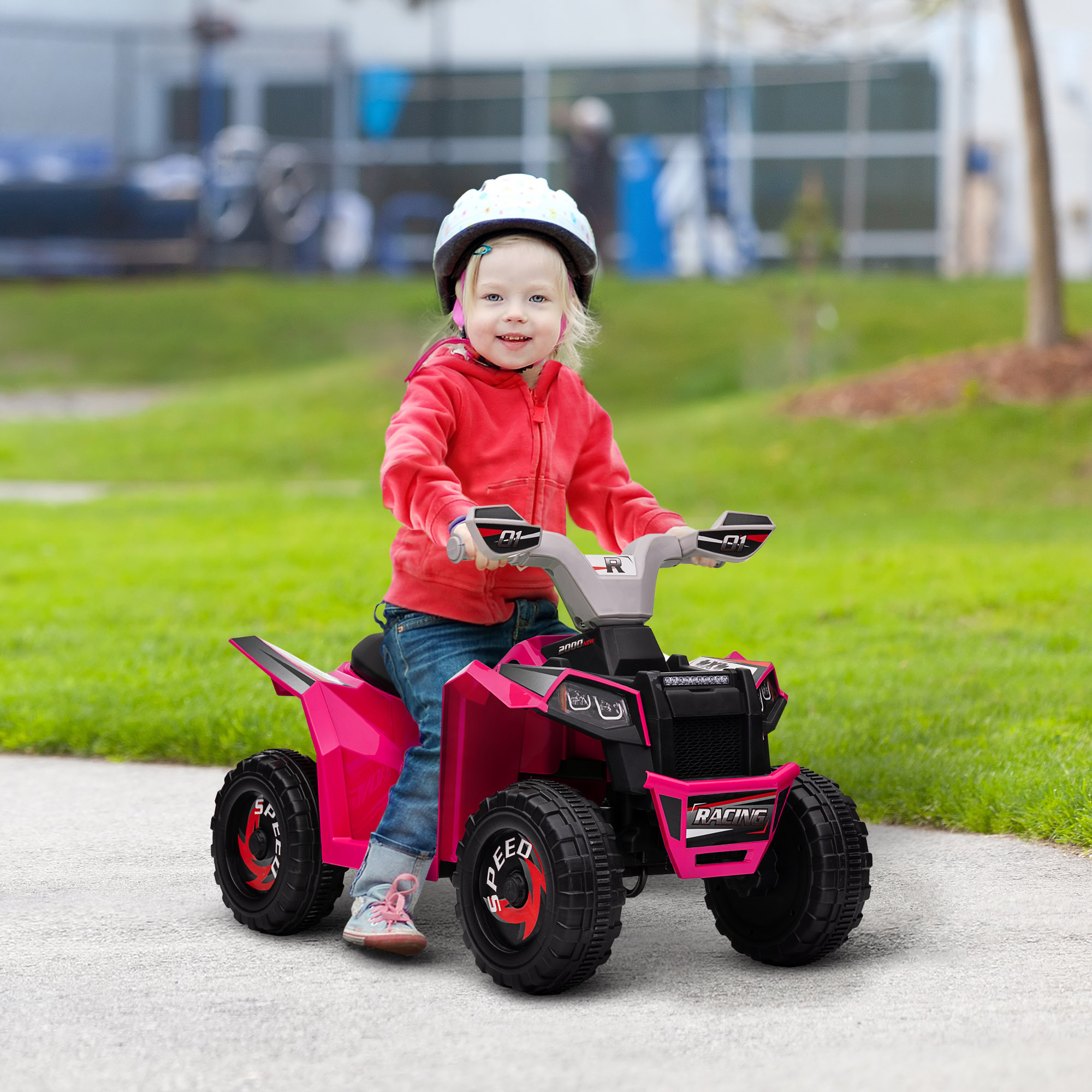 Una niña en chaqueta roja y casco anda en un ATV rosa en un camino pavimentado.