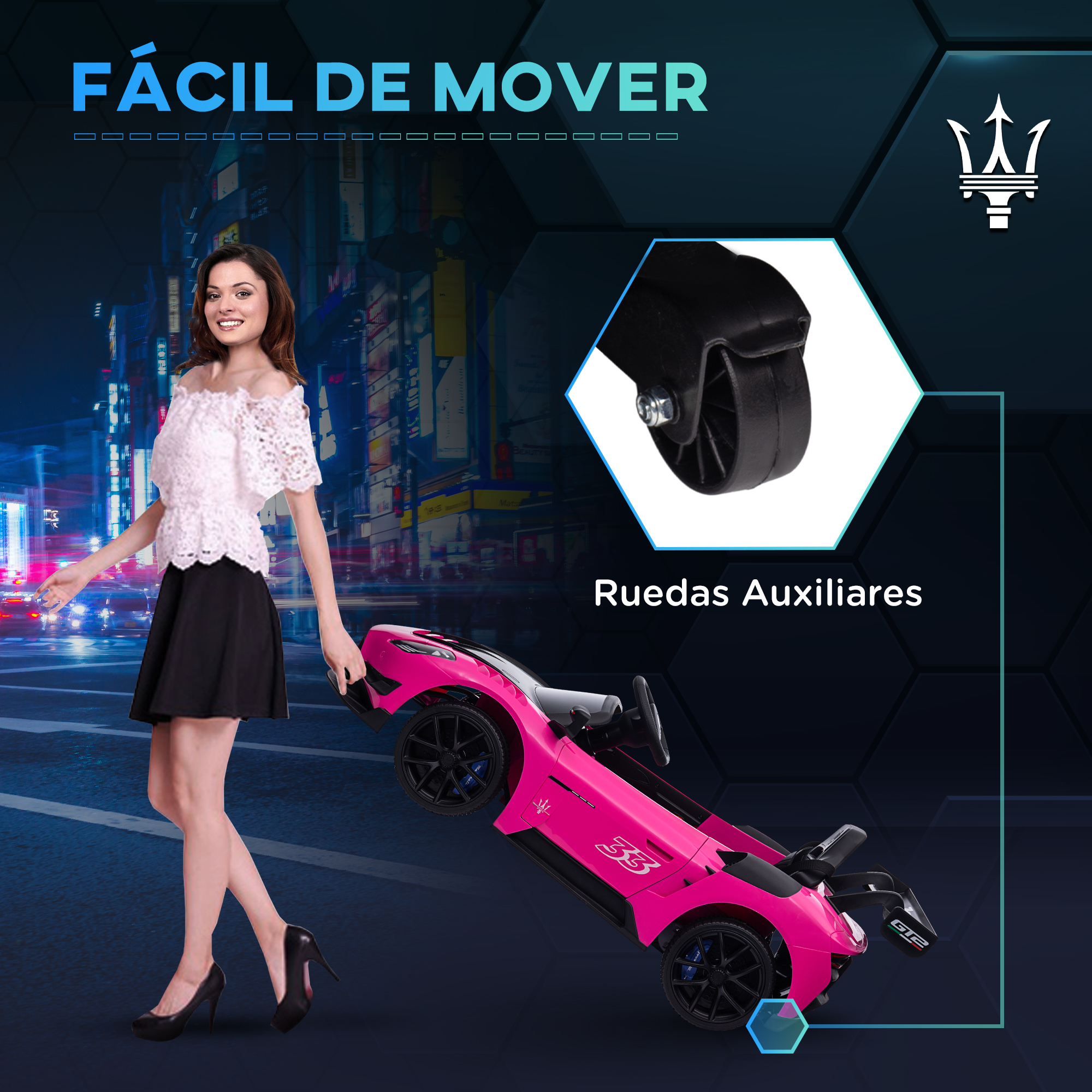Mujer caminando, sosteniendo un coche de juguete rosa, con una ciudad de fondo.