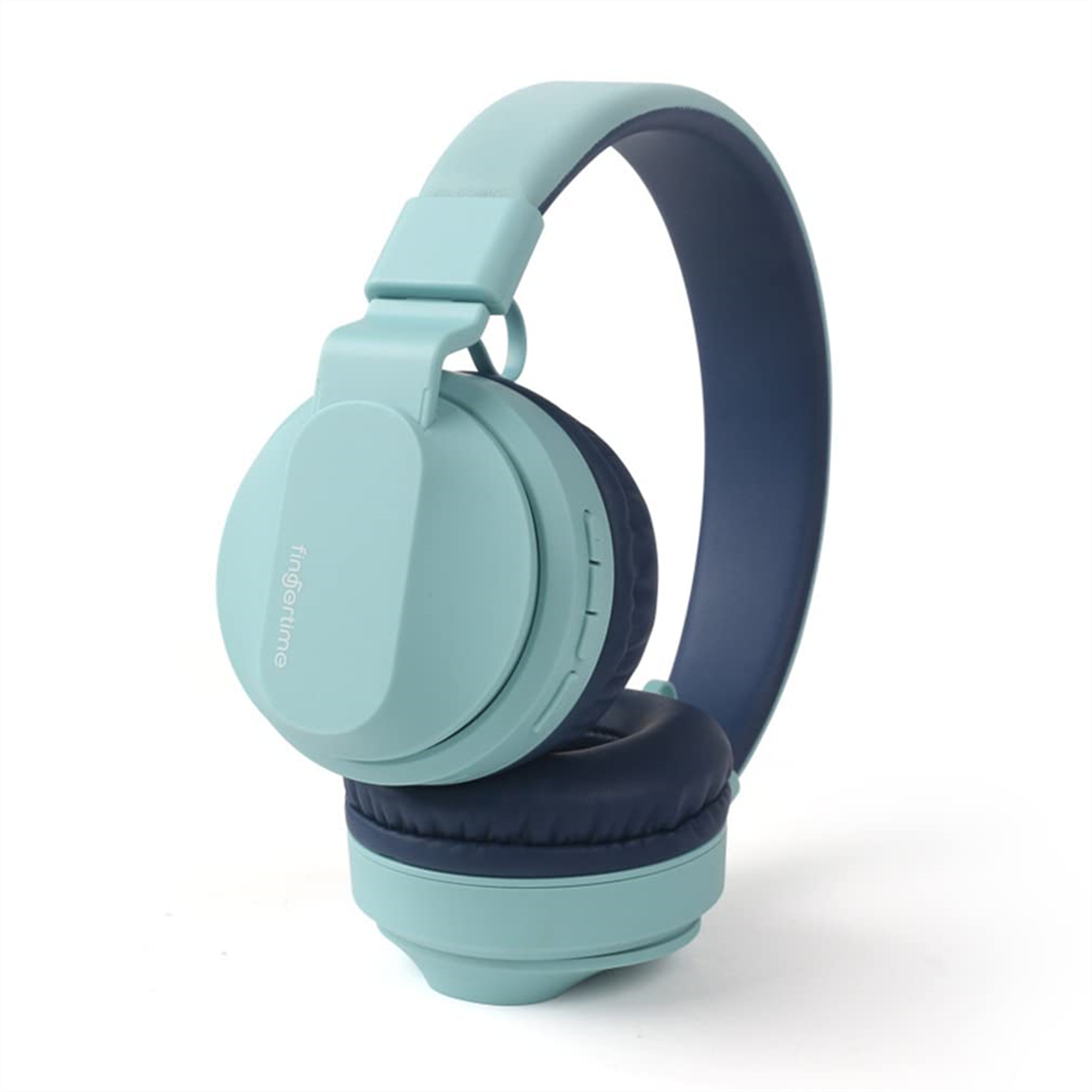 Mint und marineblaue Kopfhörer. Die Kopfhörer haben ein gepolstertes Kopfband und Ohrmuscheln, vor weißem Hintergrund.