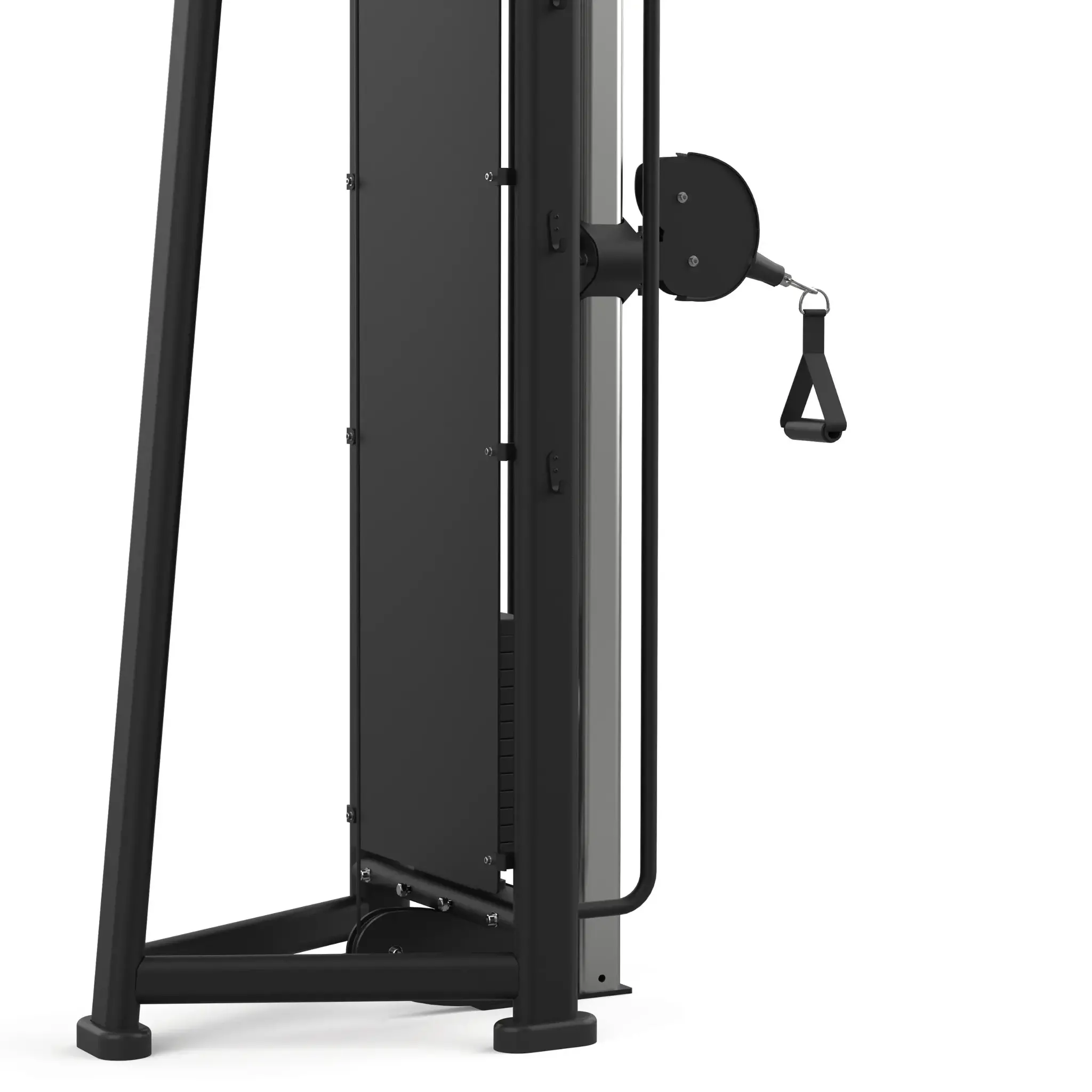 Een gewichtsapparaat in een sportschool. Een zwarte kabel met een handvat hangt aan de machine.