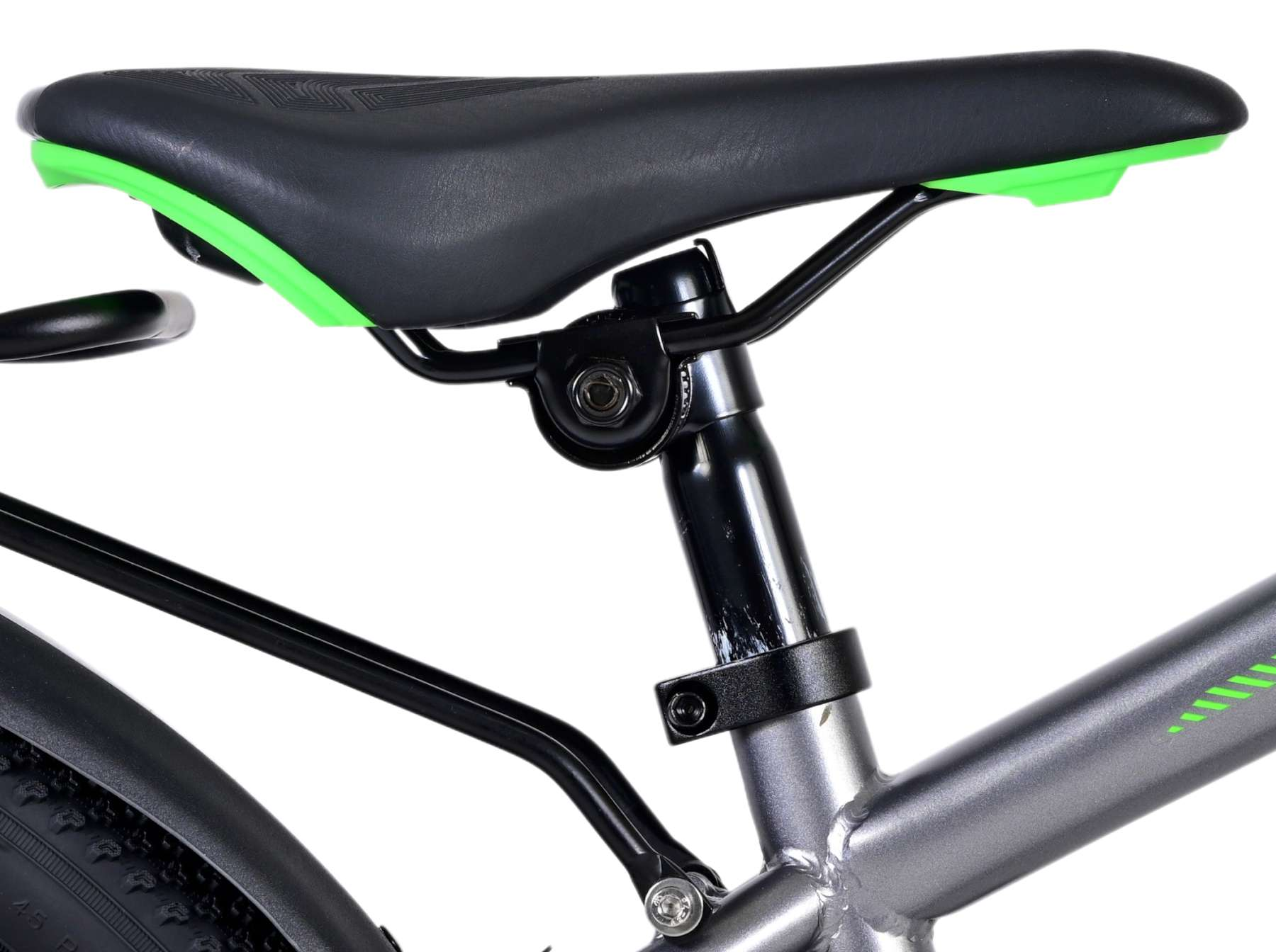 Fahrradsattel und Sattelstütze. Schwarzer Sattel mit grünen Akzenten, auf grauem Rahmen.