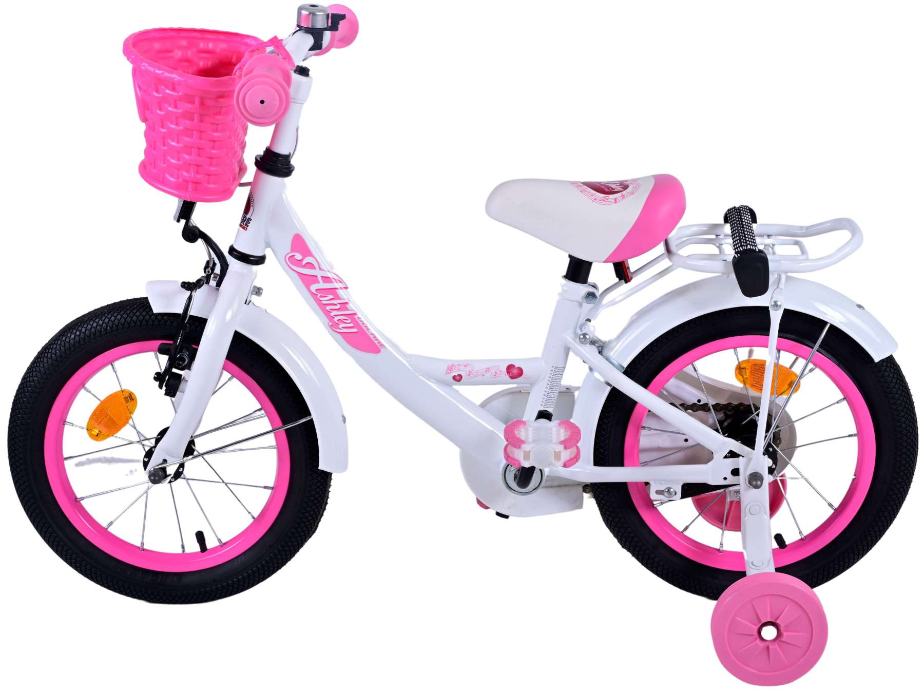 Weißes und rosa Mädchenfahrrad. Rosa Korb, Sitz und Räder. Weißer Rahmen. Weißer Hintergrund.