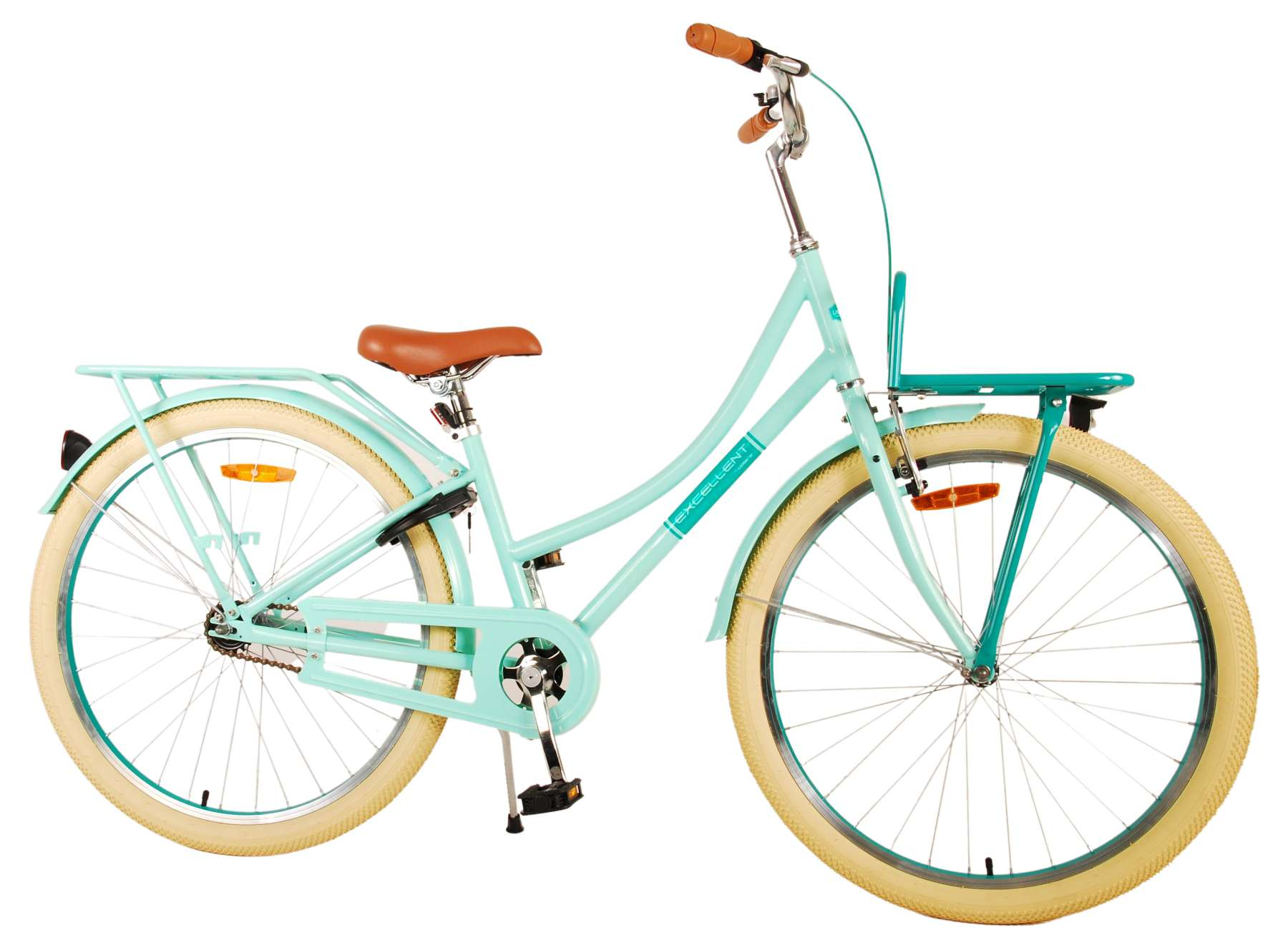 Minzgrünes Fahrrad mit beigen Reifen, braunem Sitz und einem Korb. Weißer Hintergrund.