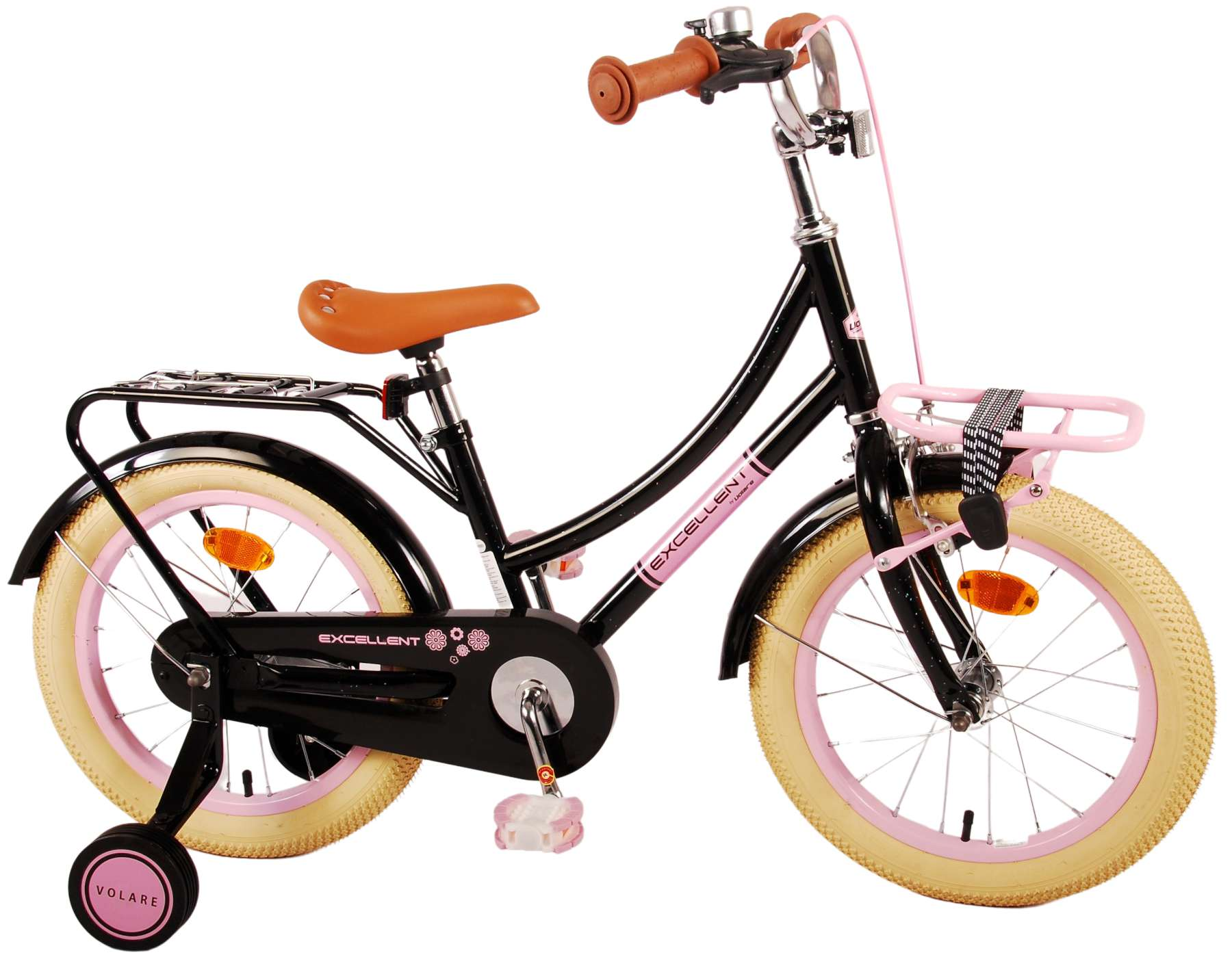Ein schwarzes Fahrrad mit rosa Korb, rosa Reifen, braunem Sattel und Stützrädern für ein Kind.