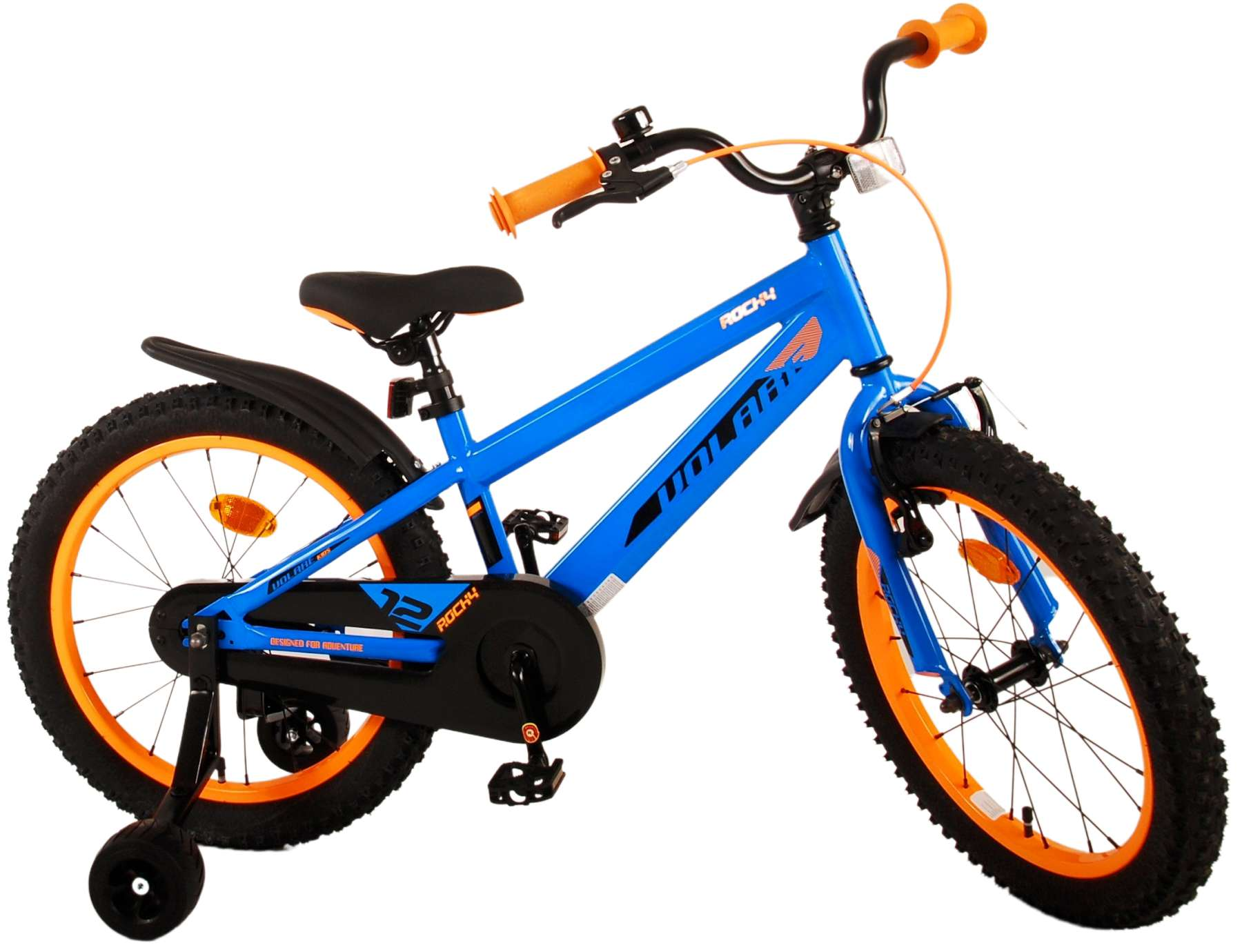 Ein blaues Kinderfahrrad mit orangefarbenen Akzenten und Stützrädern. Es hat einen schwarzen Reifen und Griff.
