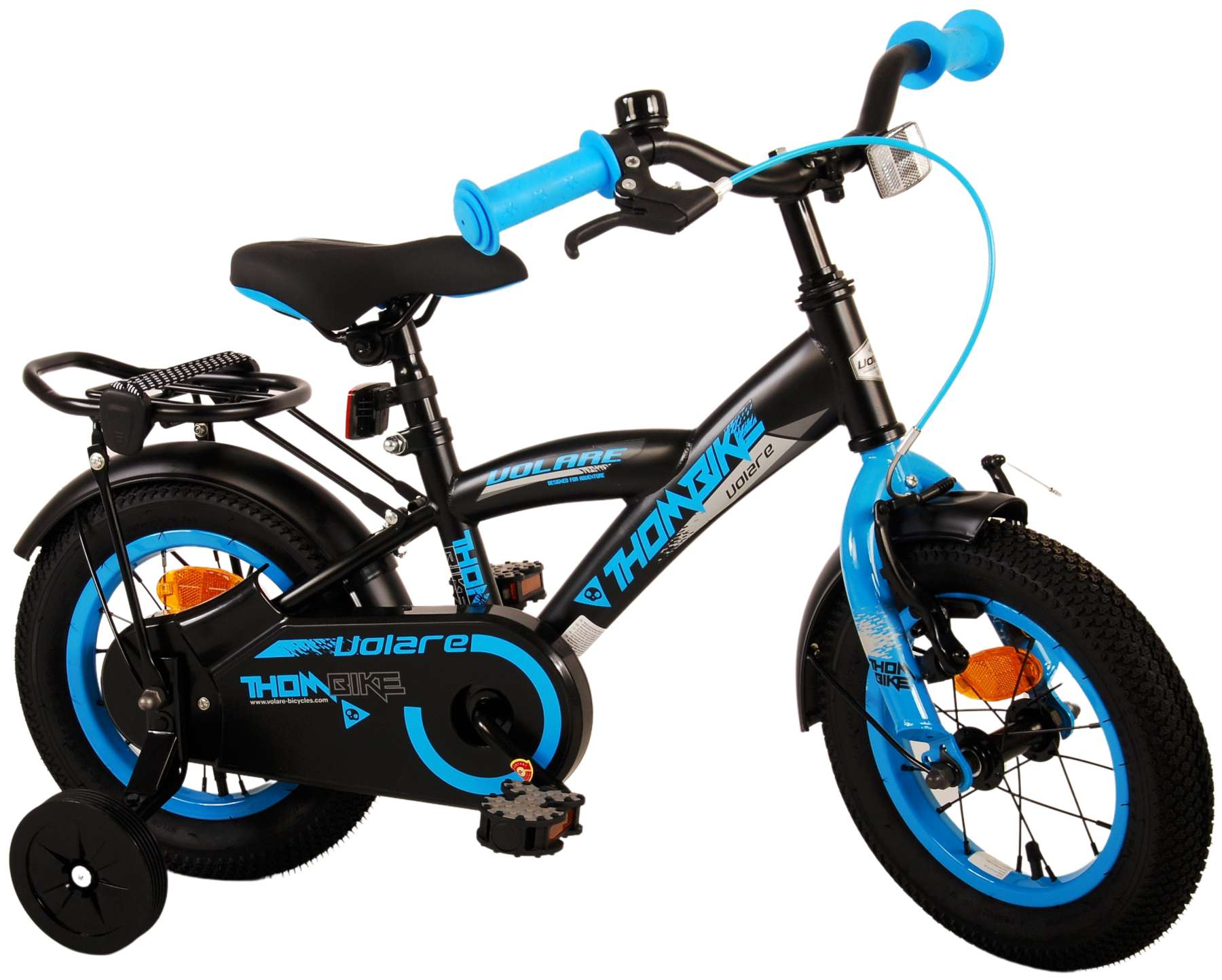 Bici per bambini nera e blu con rotelle. Manubrio e dettagli blu.