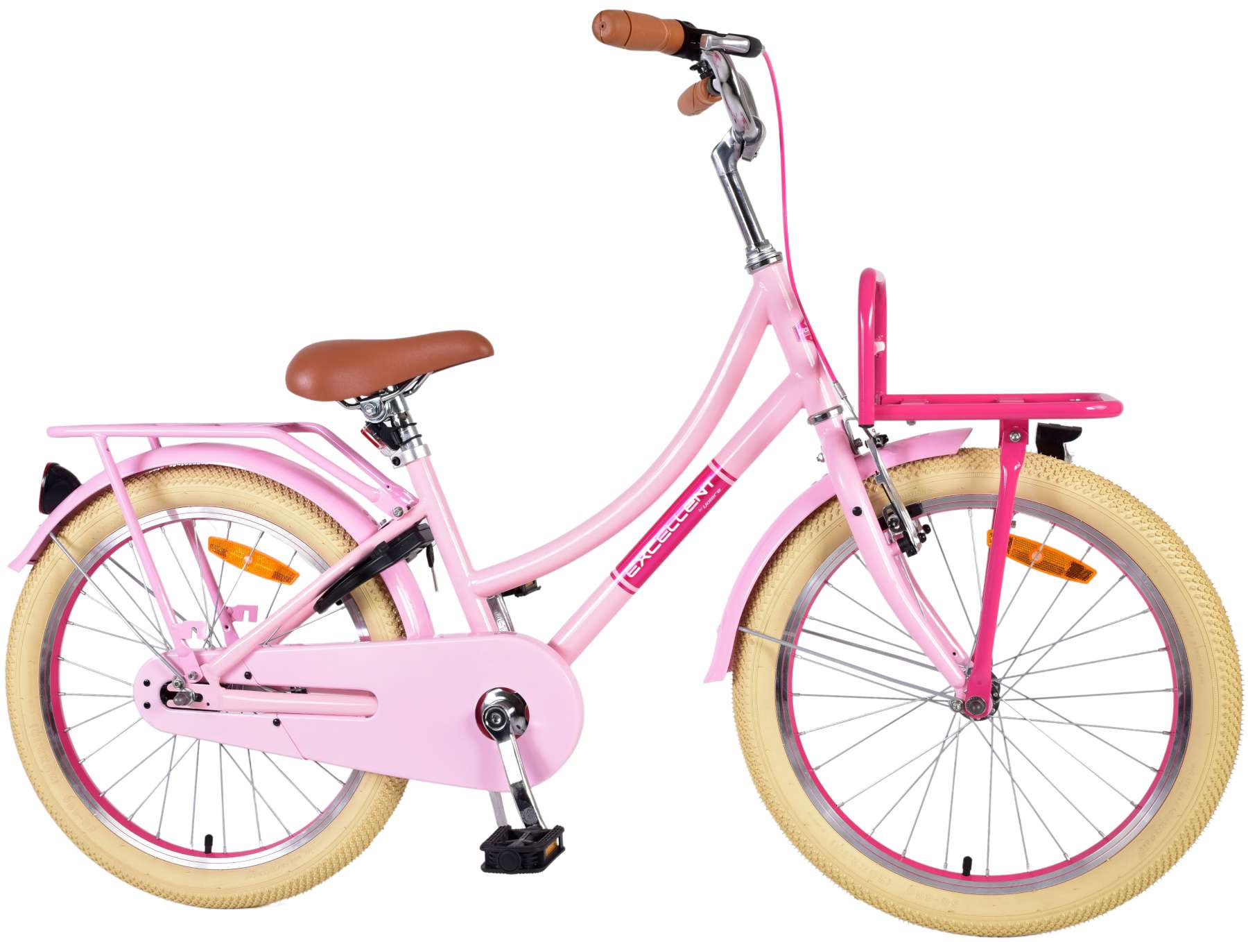 Rosa Fahrrad. Es hat einen Korb und einen Gepäckträger. Die Reifen sind cremefarben.