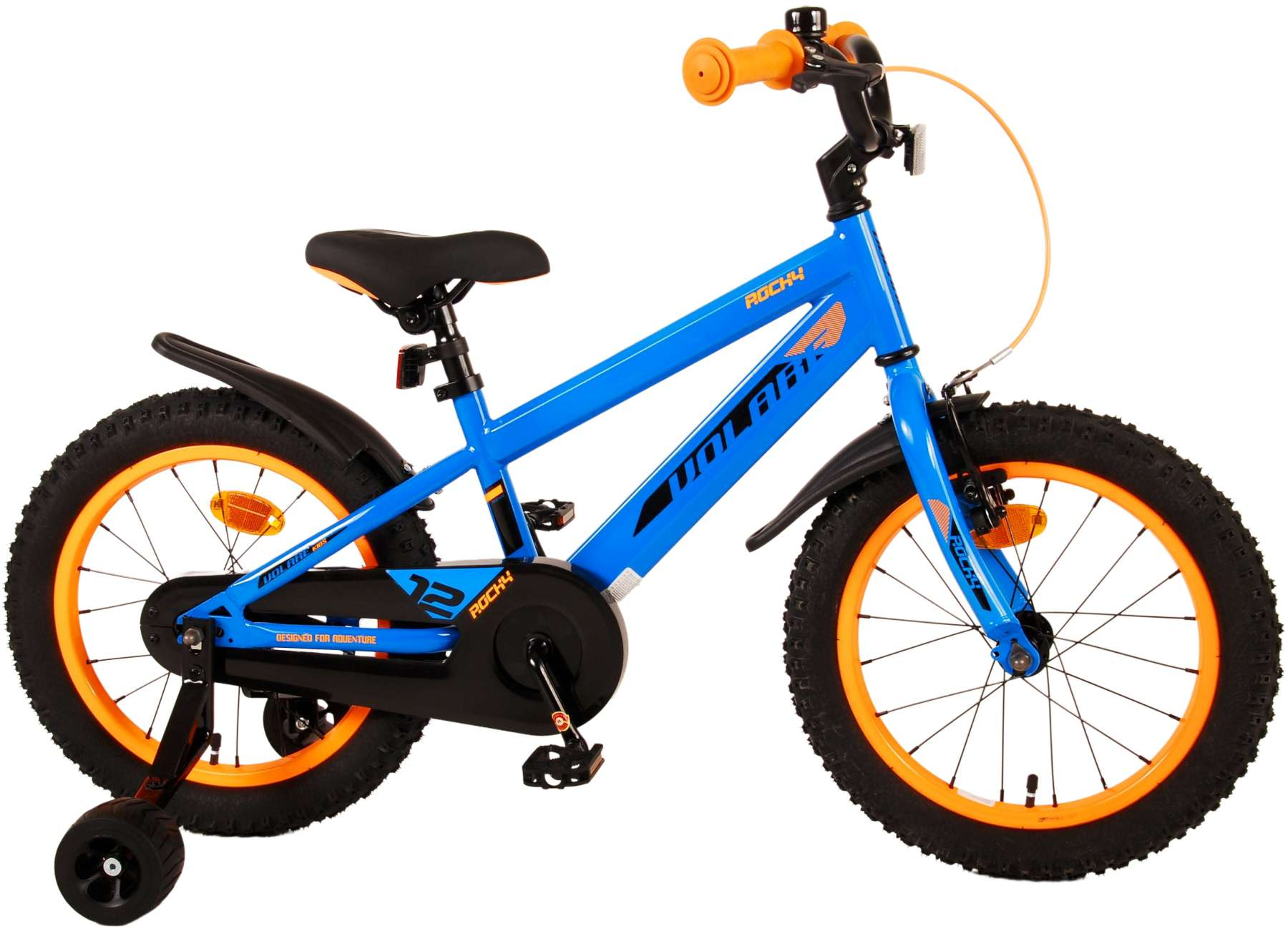 Blaues Kinderfahrrad mit orangen Akzenten, schwarzen Reifen und Stützrädern.