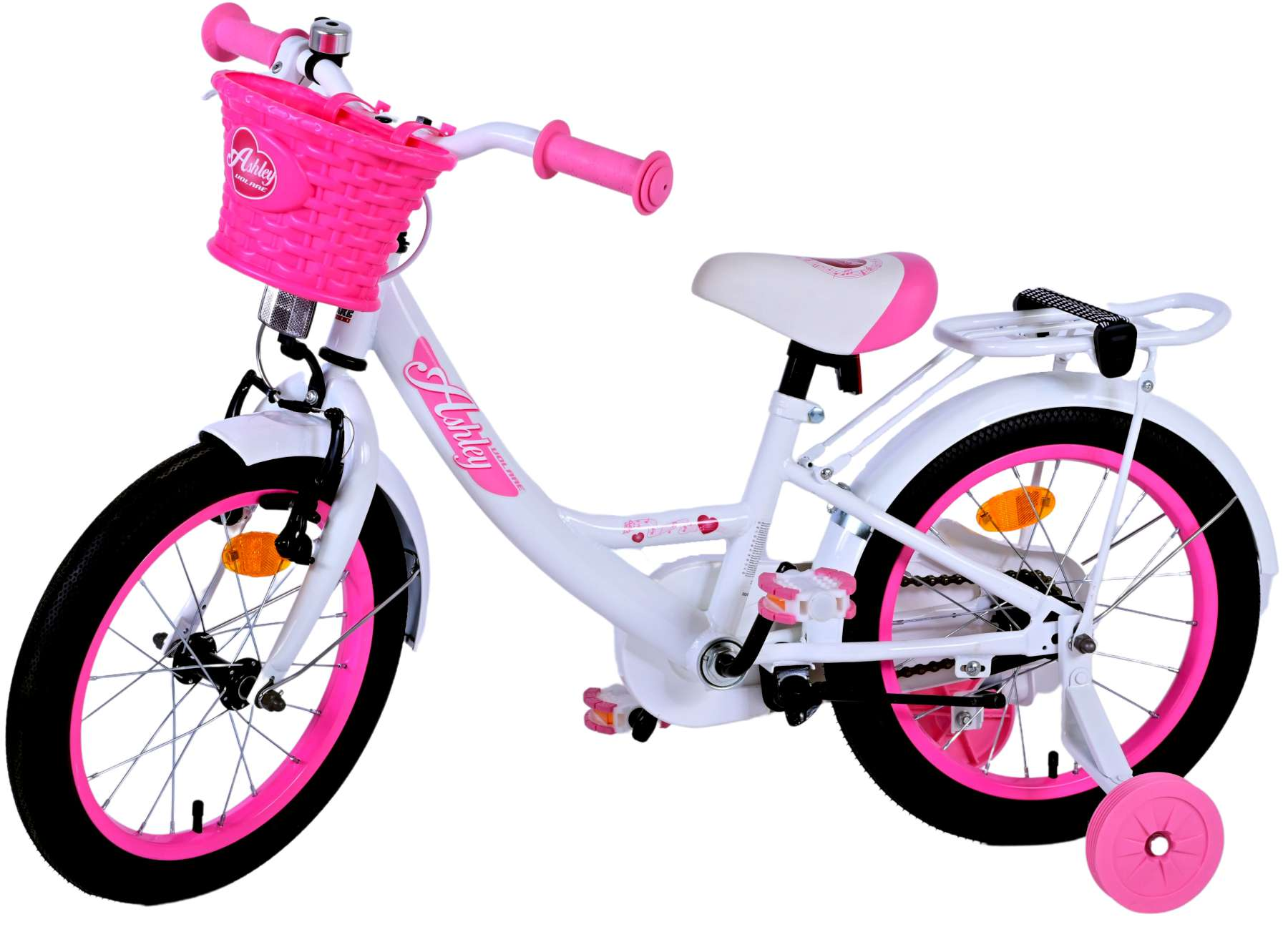 Weißes Fahrrad mit rosa Korb und Stützrädern. Der Rahmen hat rosa Details.