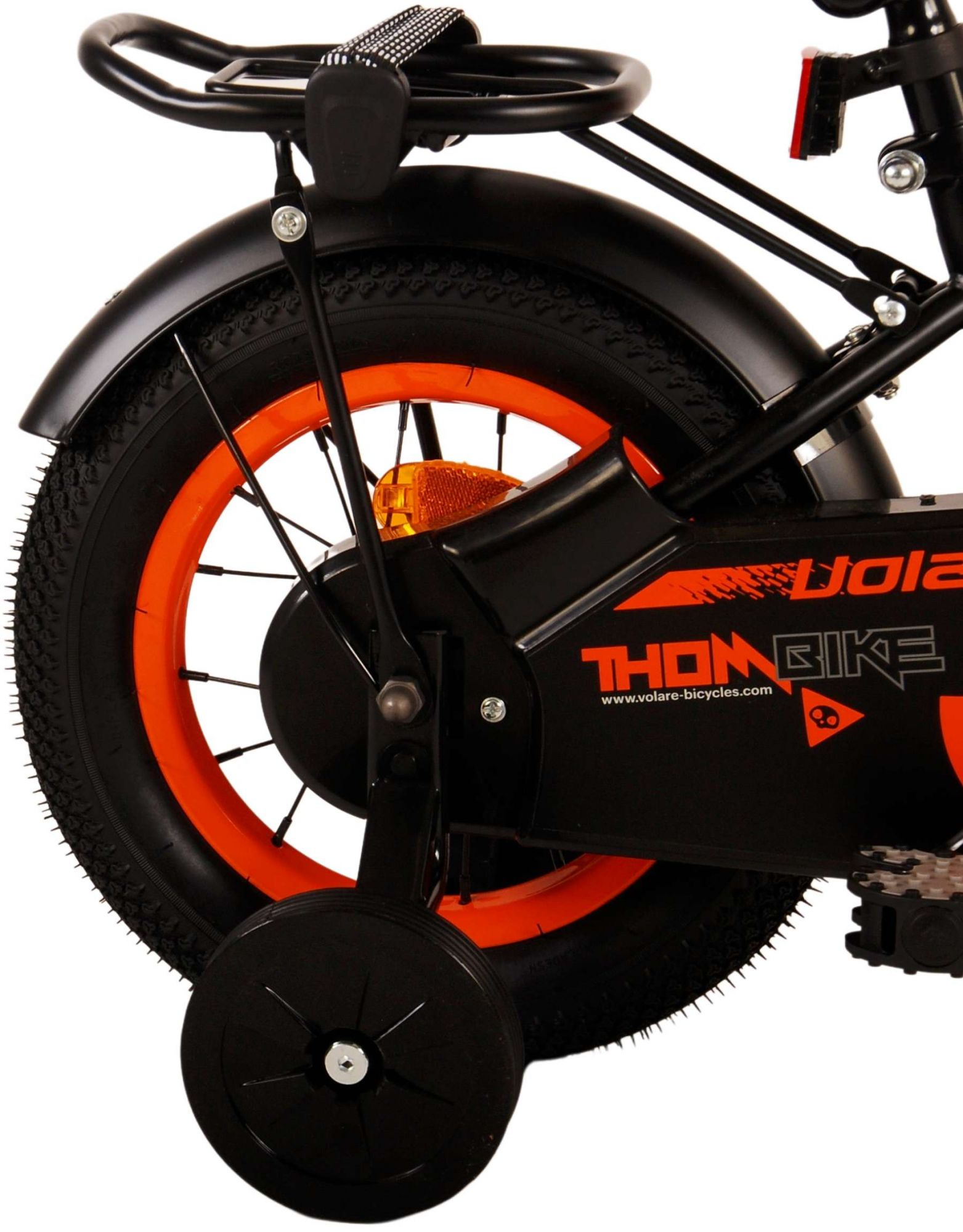 Schwarz-oranges Fahrradrad mit Stützrad. 'THOM BIKE' und 'Volare' Branding sichtbar.