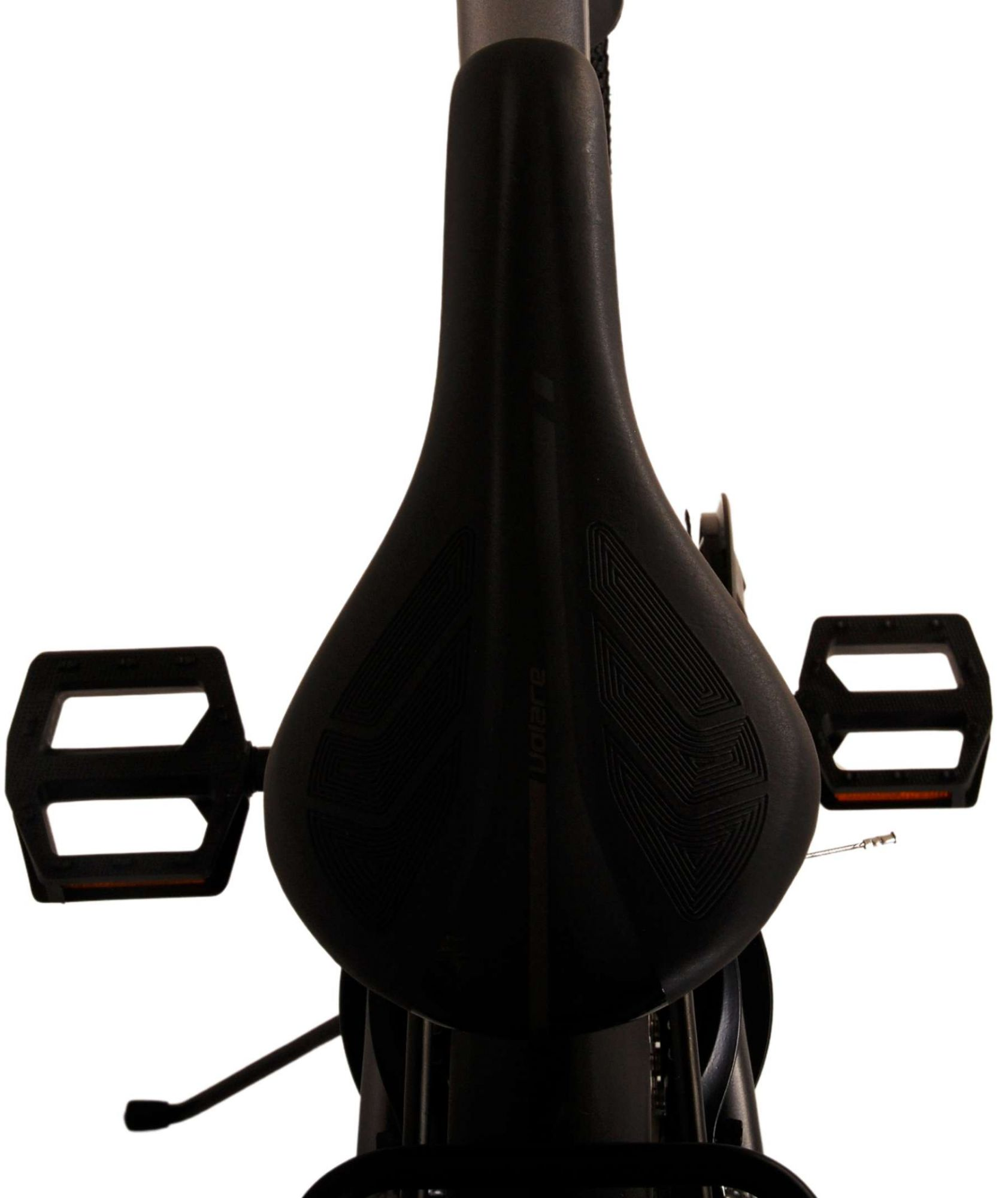 Fahrradsitz mit Pedalen, schwarz. Die Ansicht ist von oben.