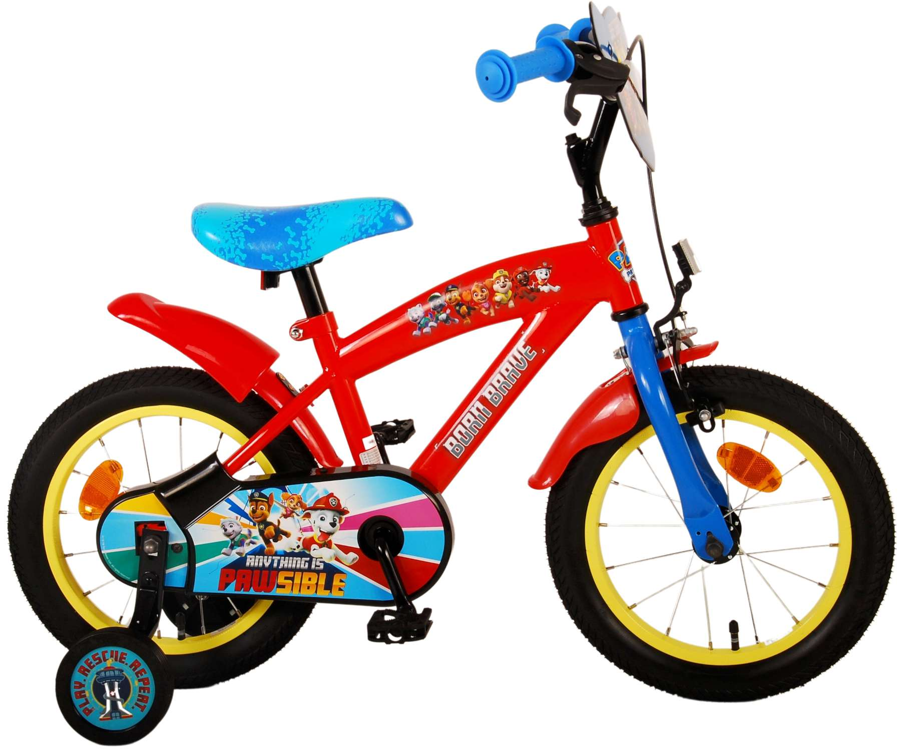 Rotes Paw Patrol Fahrrad mit blauen Akzenten. Es hat Stützräder, einen blauen Sitz und einen Lenker mit Paw Patrol Schild.