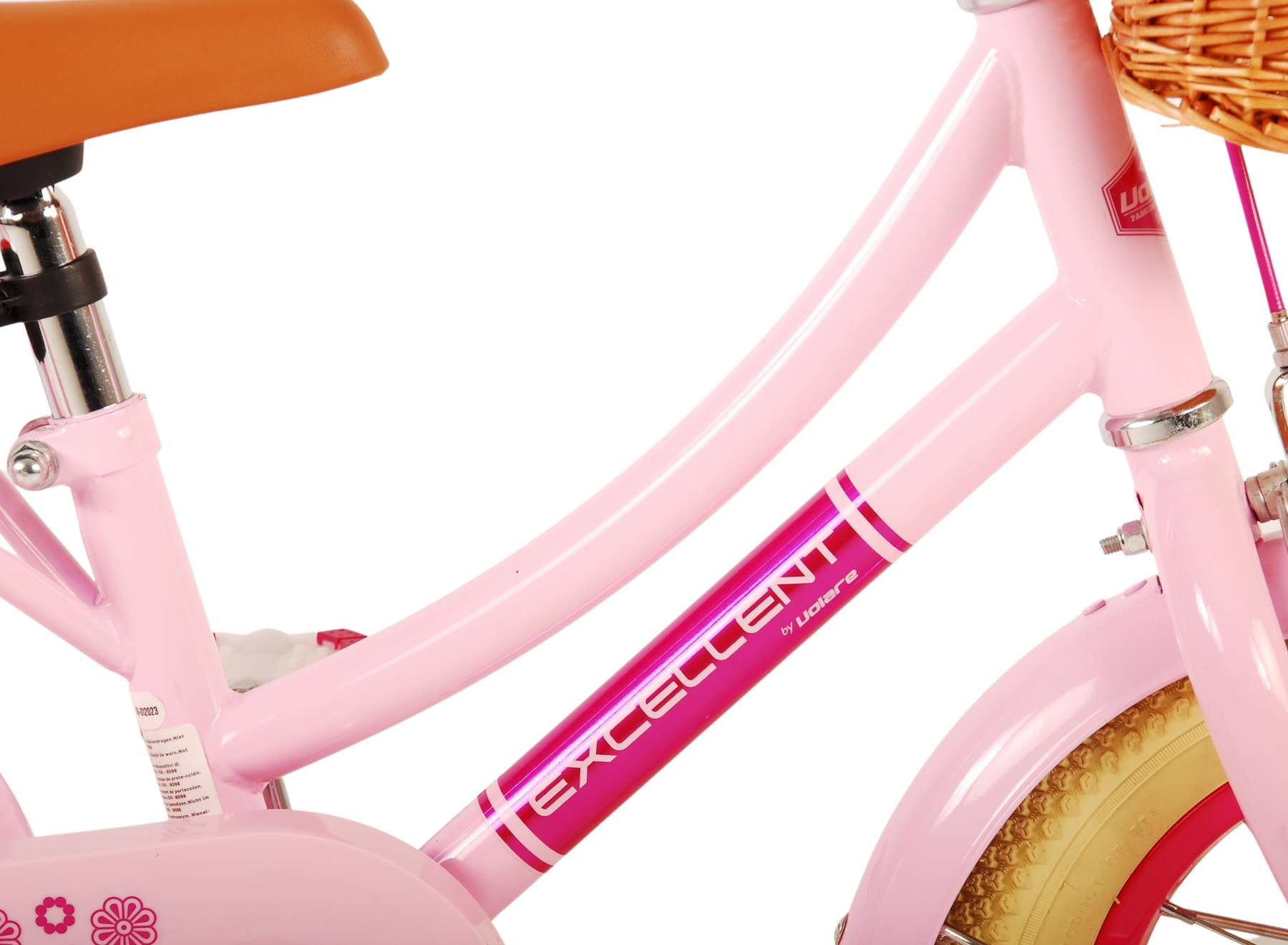 Nahaufnahme eines rosa Fahrradrahmens mit dem EXCELLENT by Volare Logo auf dem Rahmen.