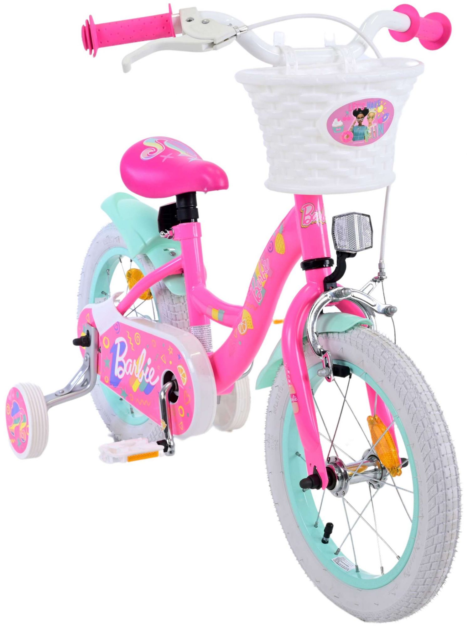 Rosa Kinderfahrrad mit Stützrädern, einem Korb und dem Namen 'Barbie' darauf.