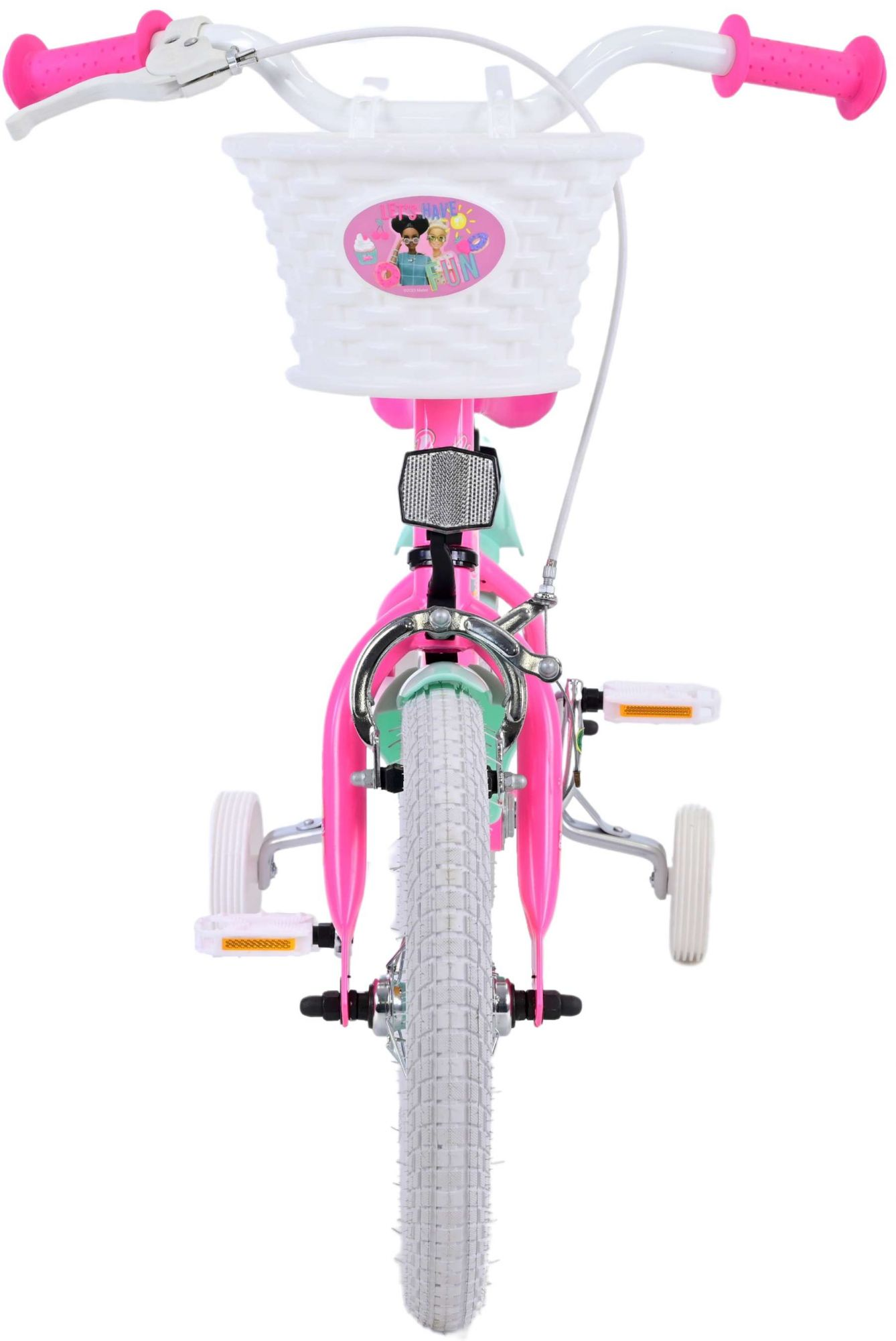 Vorderansicht eines rosa Kinderfahrrads mit Korb. Es hat Stützräder.
