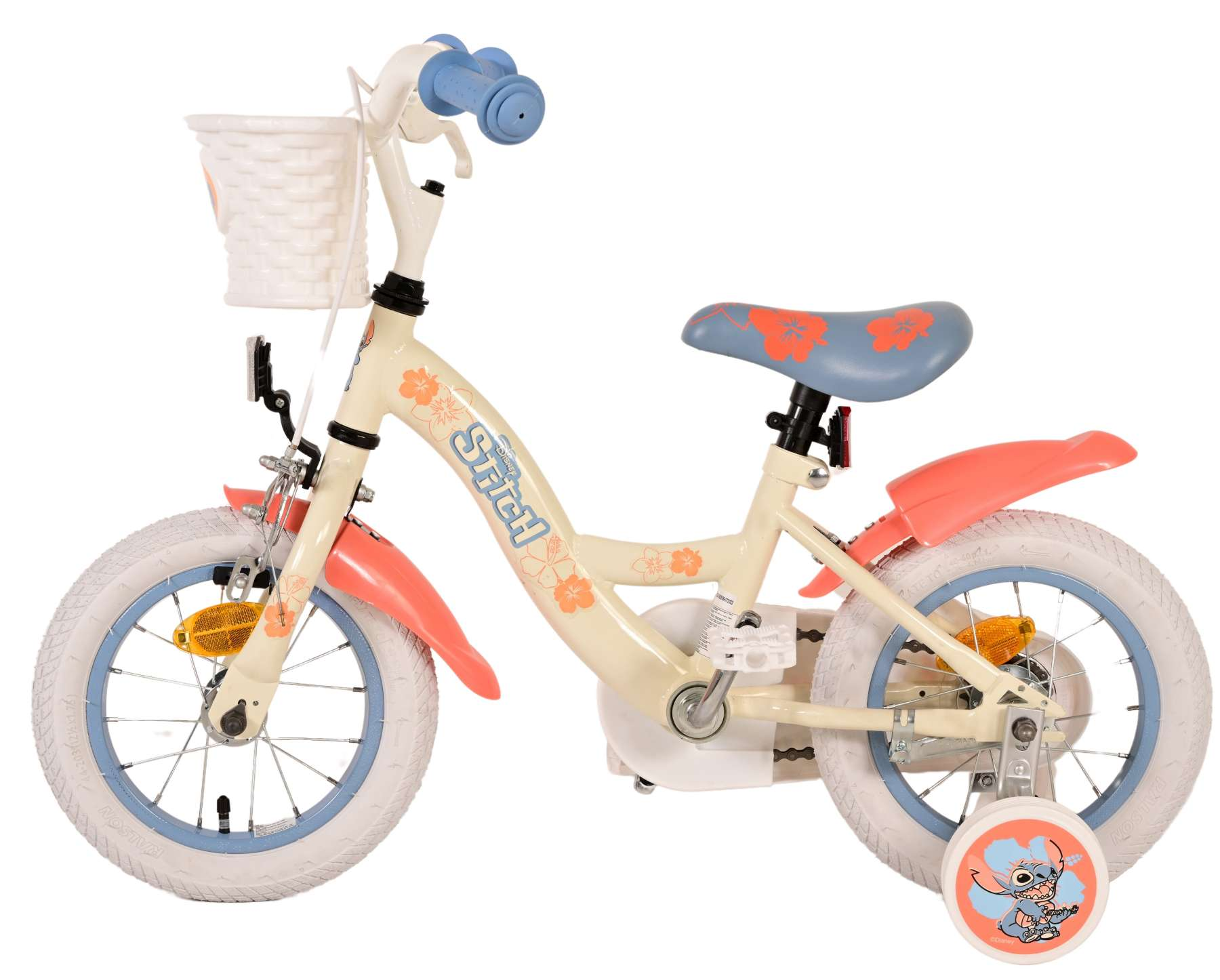 Cremefarbenes Kinderfahrrad mit blauen und rosa Akzenten, Korb und Stützrädern.