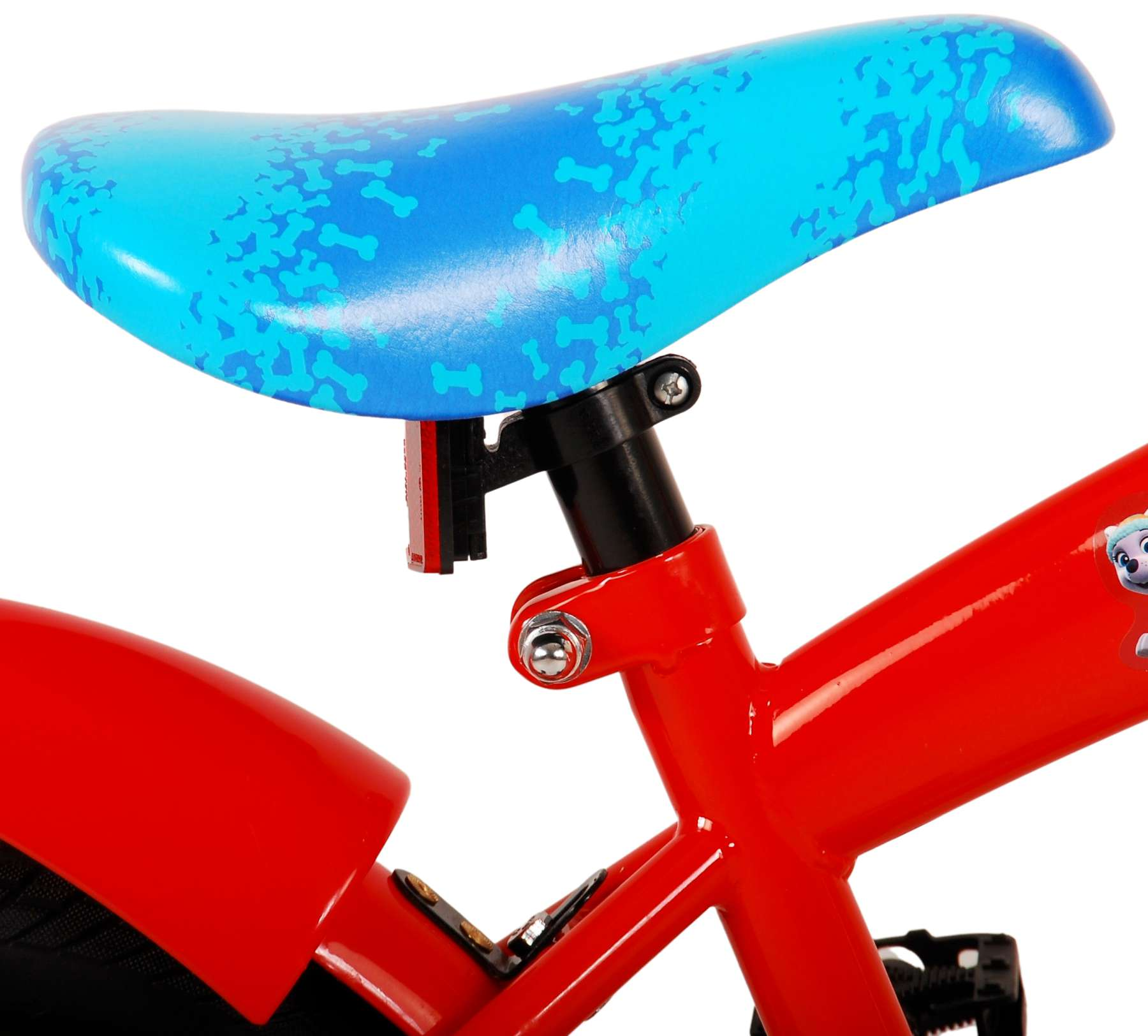 Rotes Fahrrad mit blauem Sitz, Muster. Hinterer Kotflügel rot.